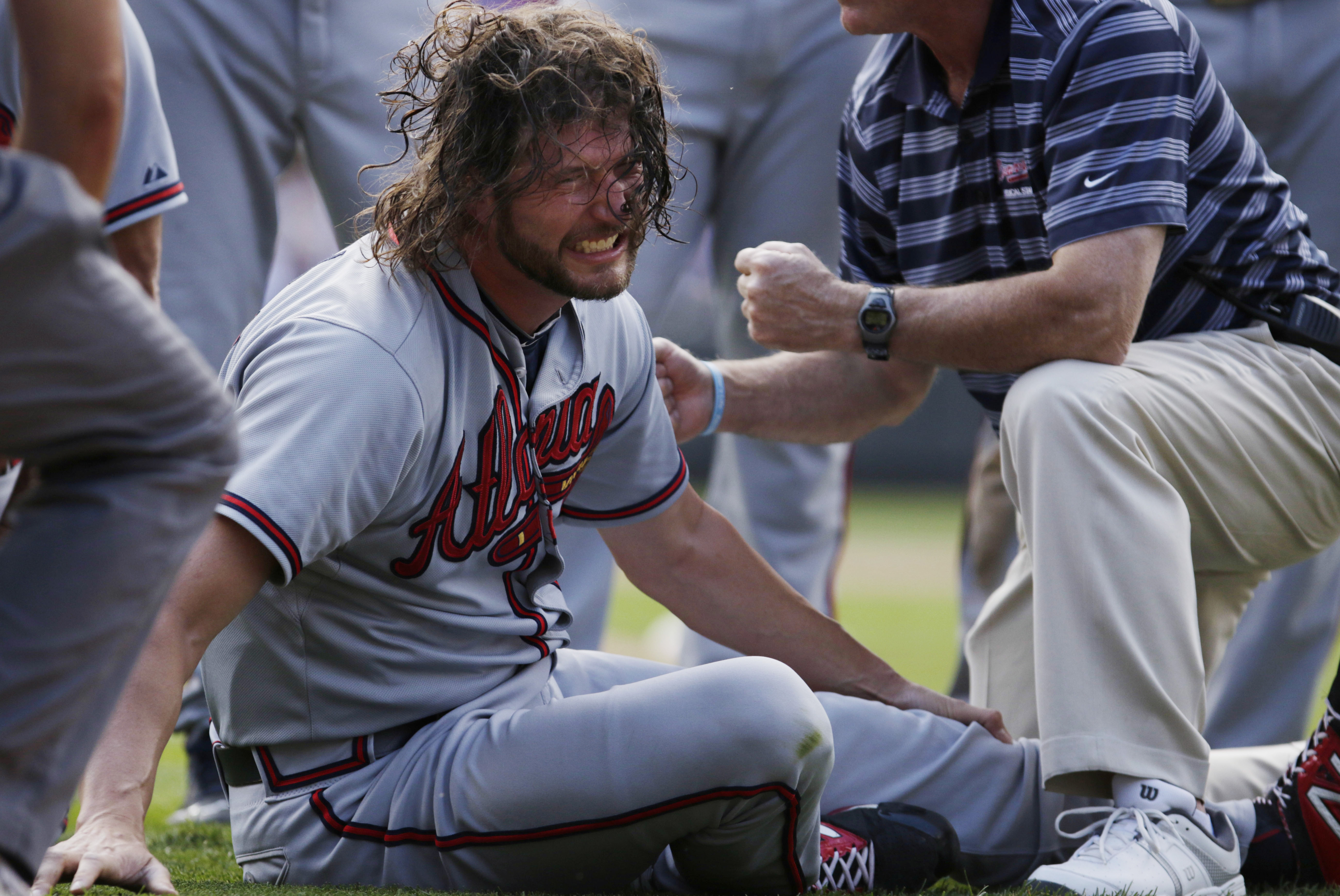 Gonzalez's bloop single lifts Rockies past Braves 3-2