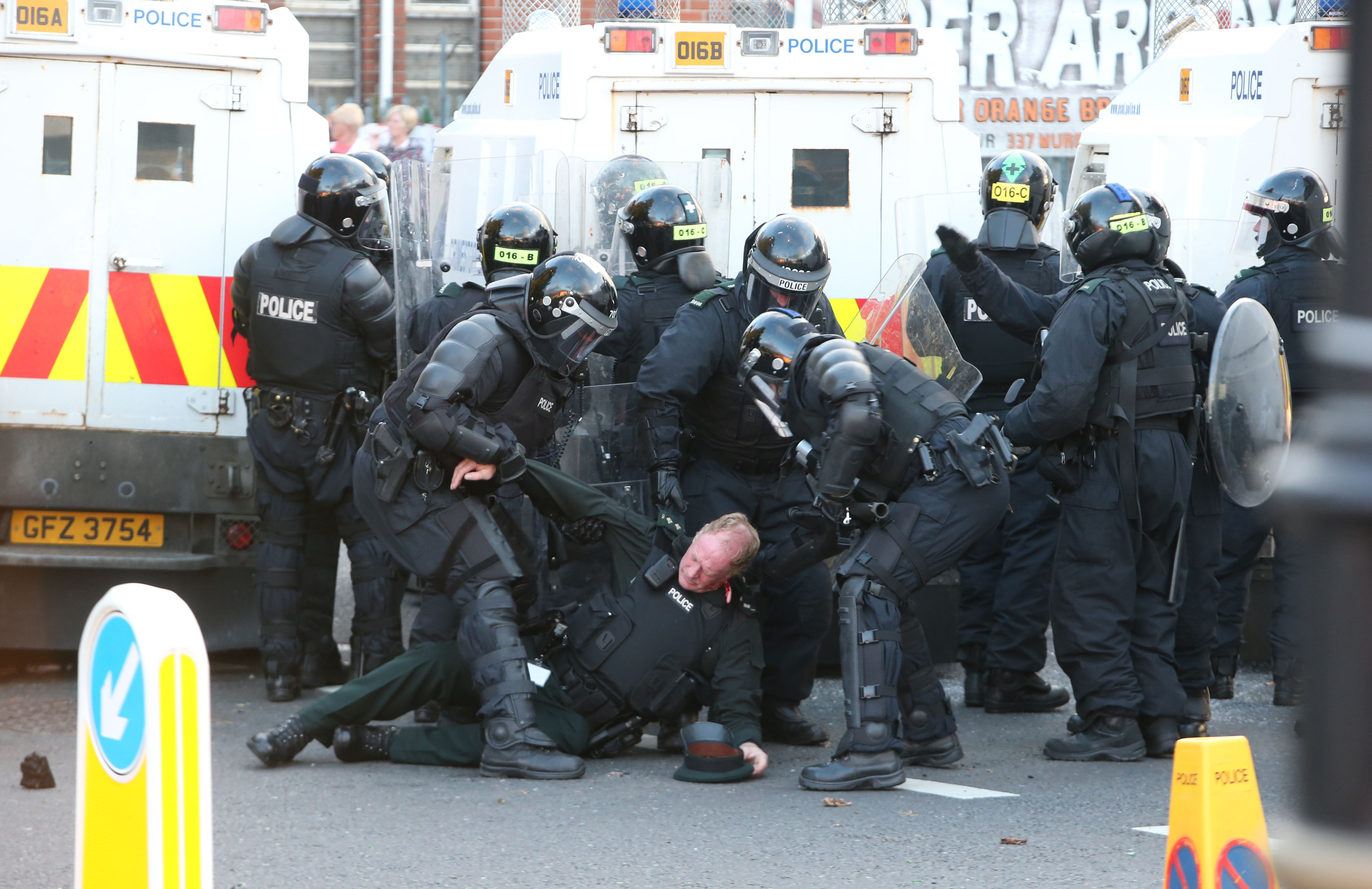 10 Belfast police hurt in riot over blocked Protestant march
