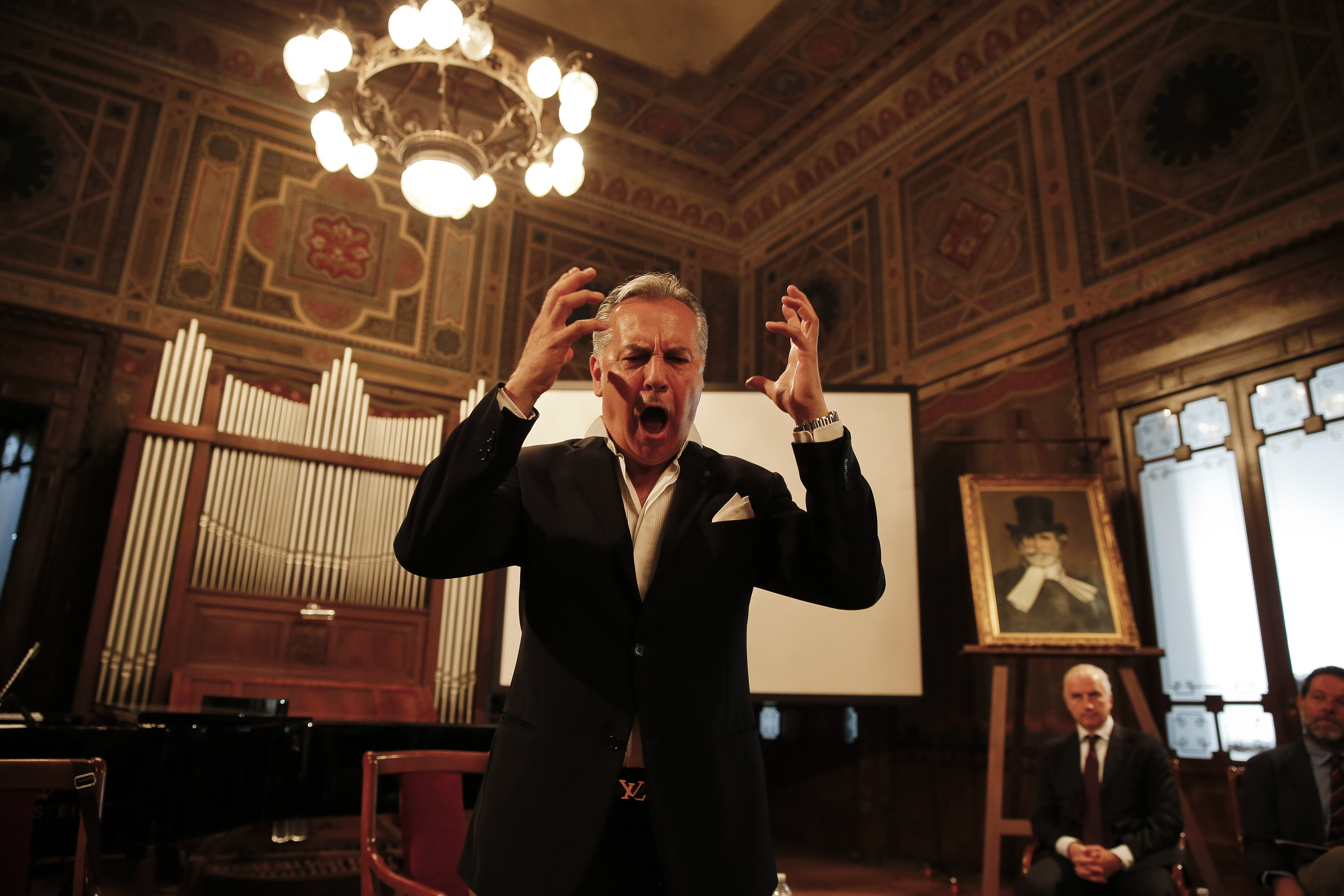 Home for retired musicians raises funds to buy Verdi letters