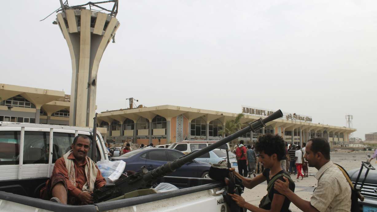 Yemeni troops battle Shiite rebels in Aden neighborhoods