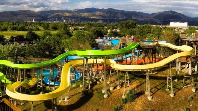 Hombre muestra sus genitales a dos niñas en el parque acuático Seven Peaks de Salt Lake 