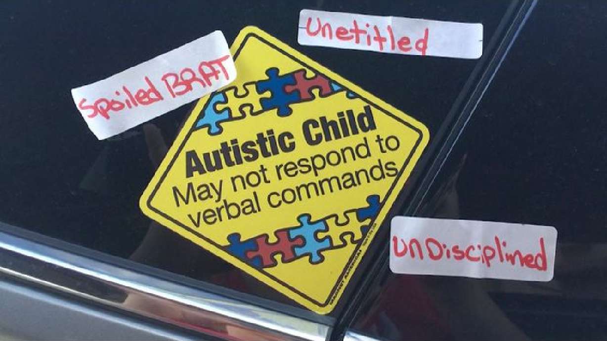 Madre de niño con autismo encuentra notas ofensivas en contra de su hijo en su auto en Sandy