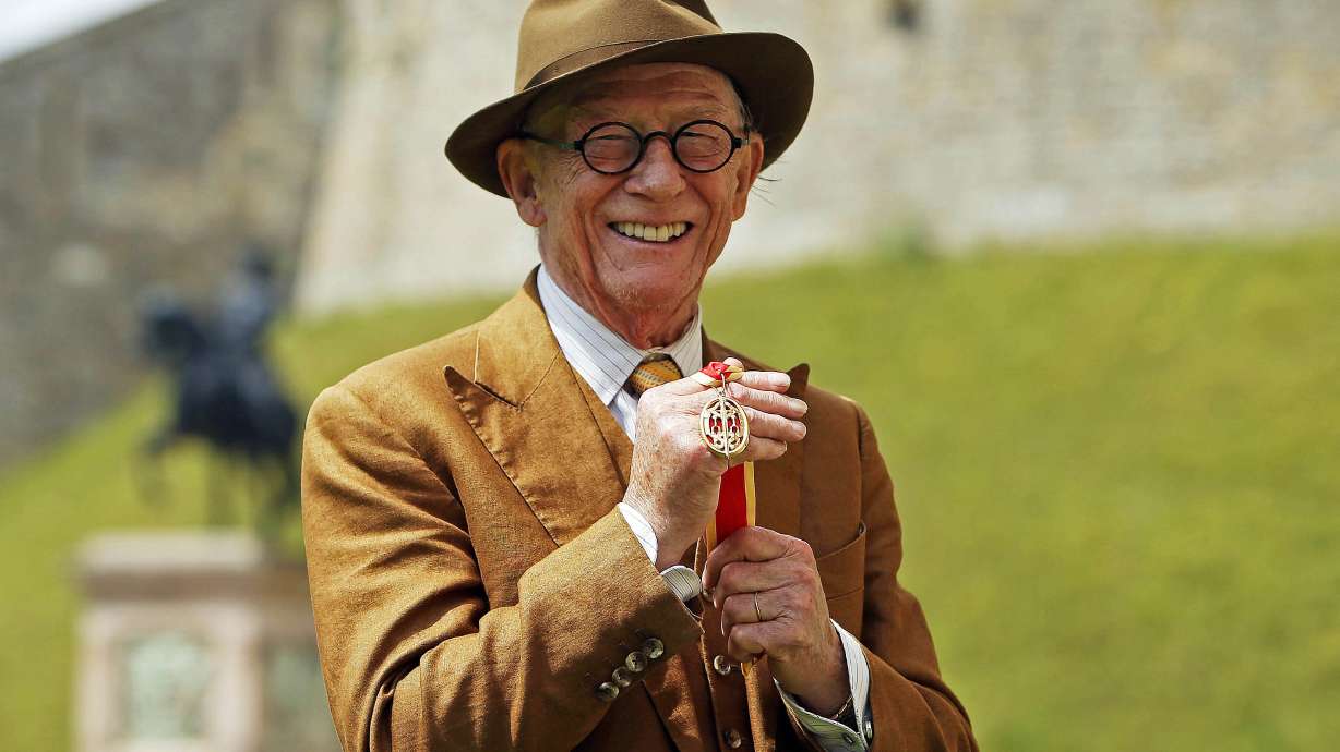 Queen Elizabeth II awards actor John Hurt knighthood