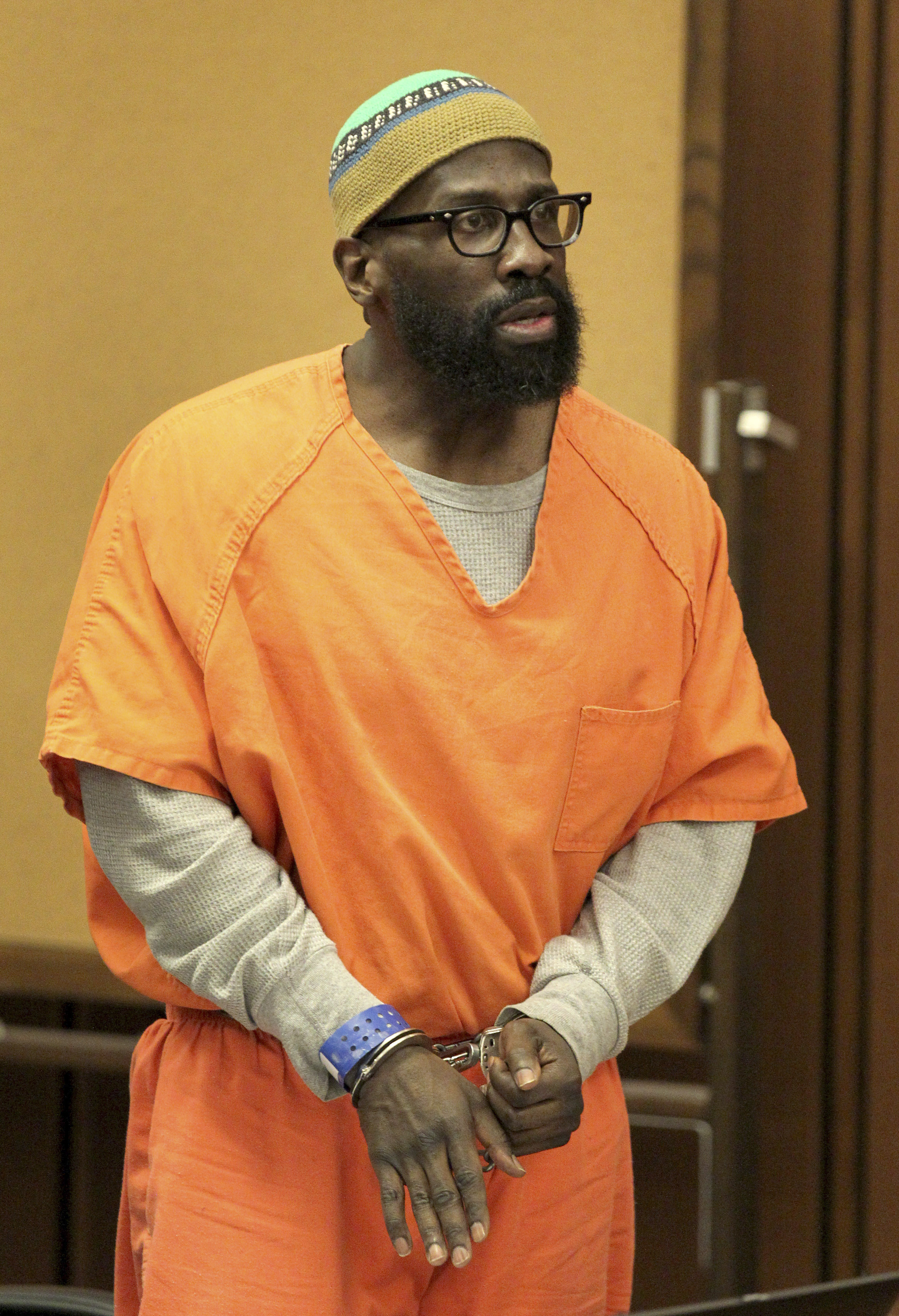 Man convicted of killing Cleveland policeman gets new trial