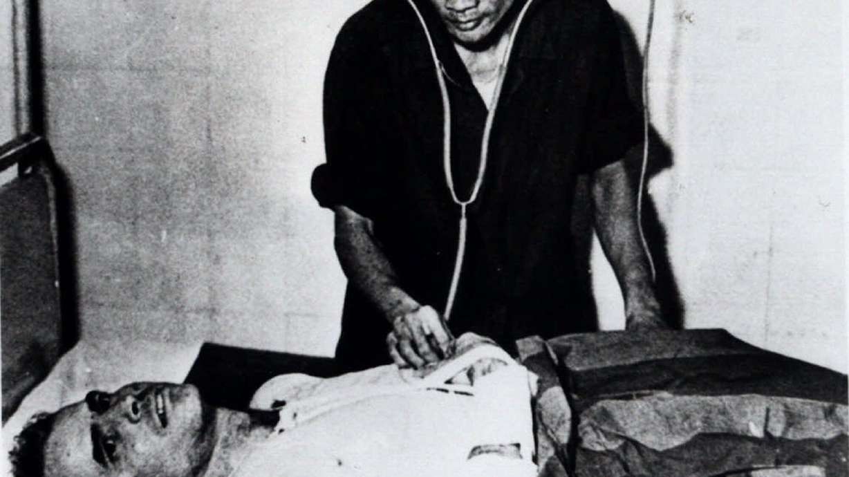 Trump basks in McCain takedown, says rivals envious of rise