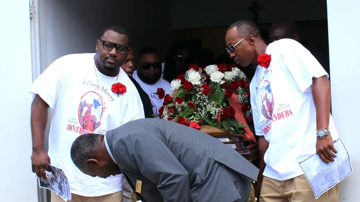 Mississippi horse trainer's death stirs fears in small town