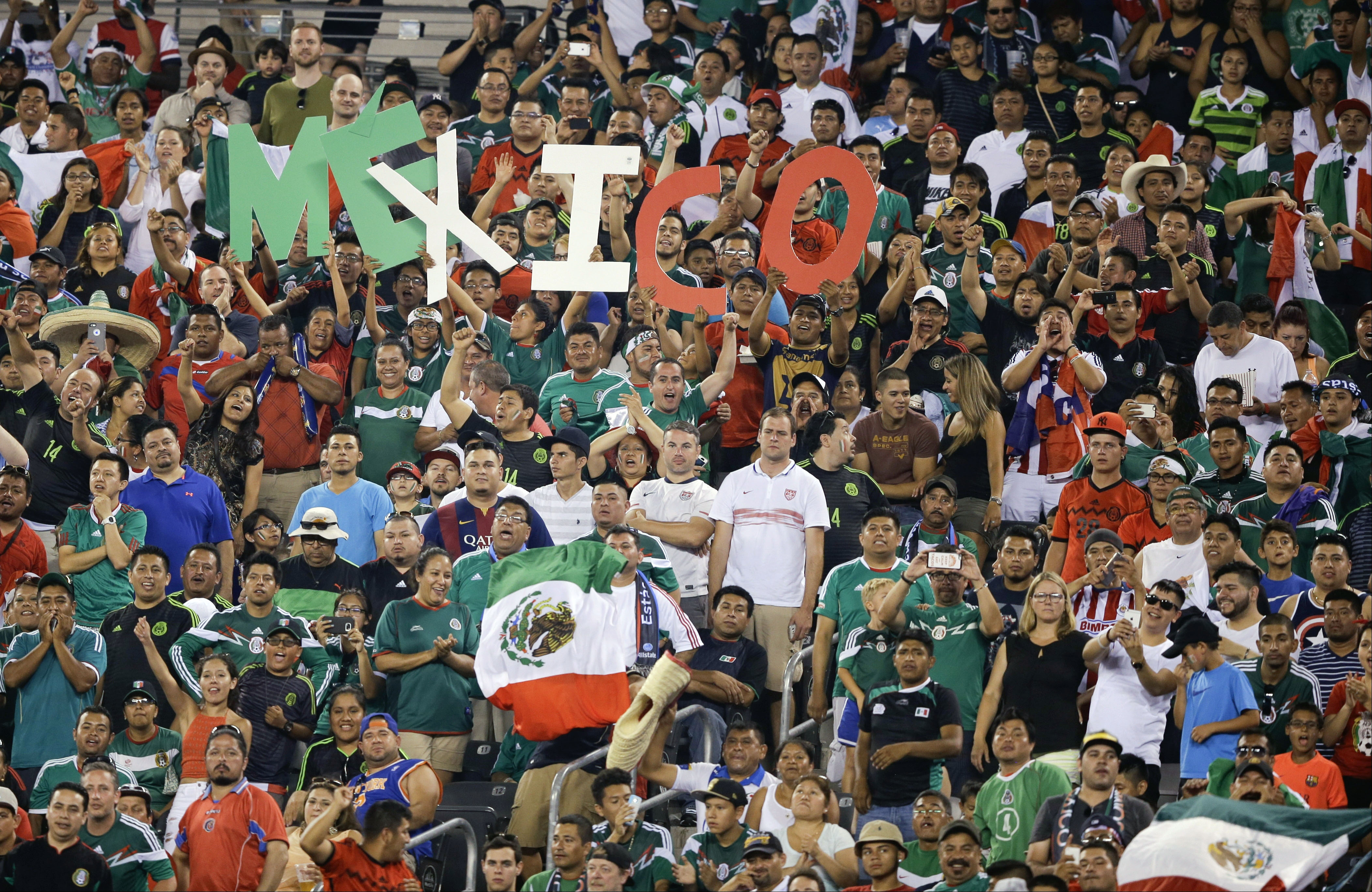 Mexico tops Costa Rica 1-0 in Gold Cup on late penalty