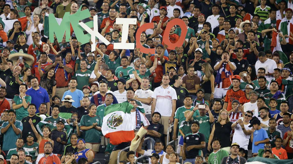 Mexico tops Costa Rica 1-0 in Gold Cup on late penalty