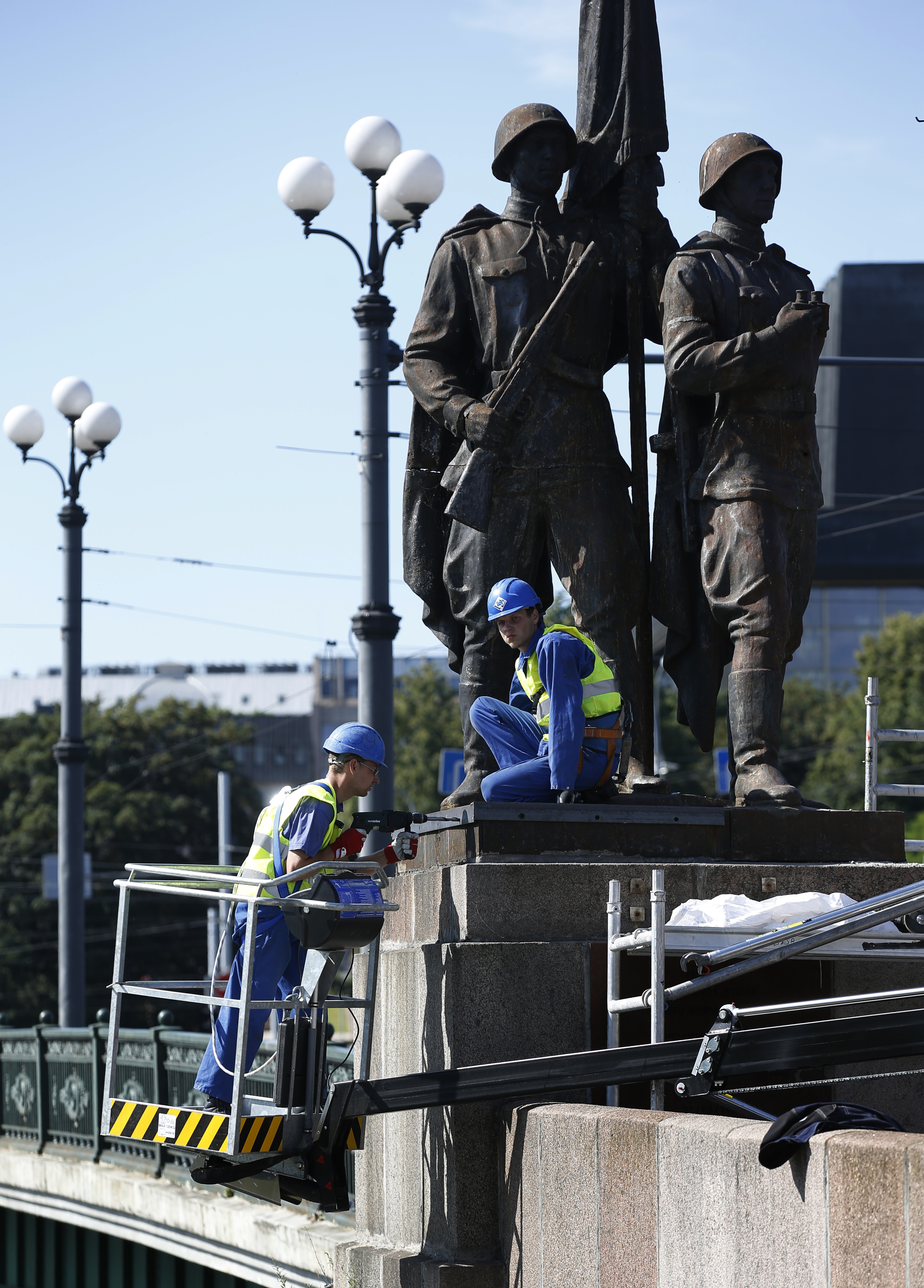 Lithuania removes remaining Soviet-era statues in capital