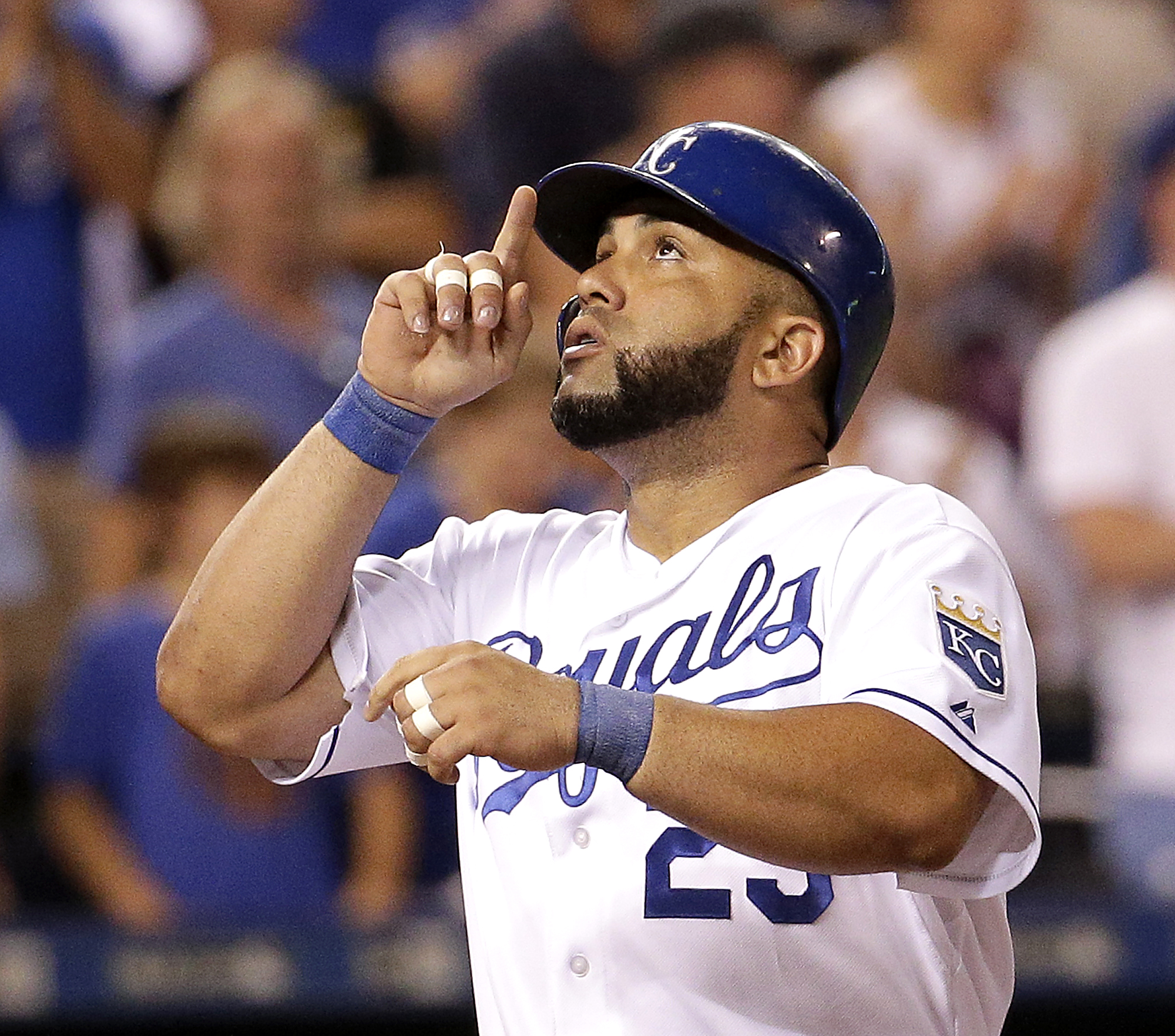 Travis Ishikawa drives in 4 as Pirates outslug Royals 10-7