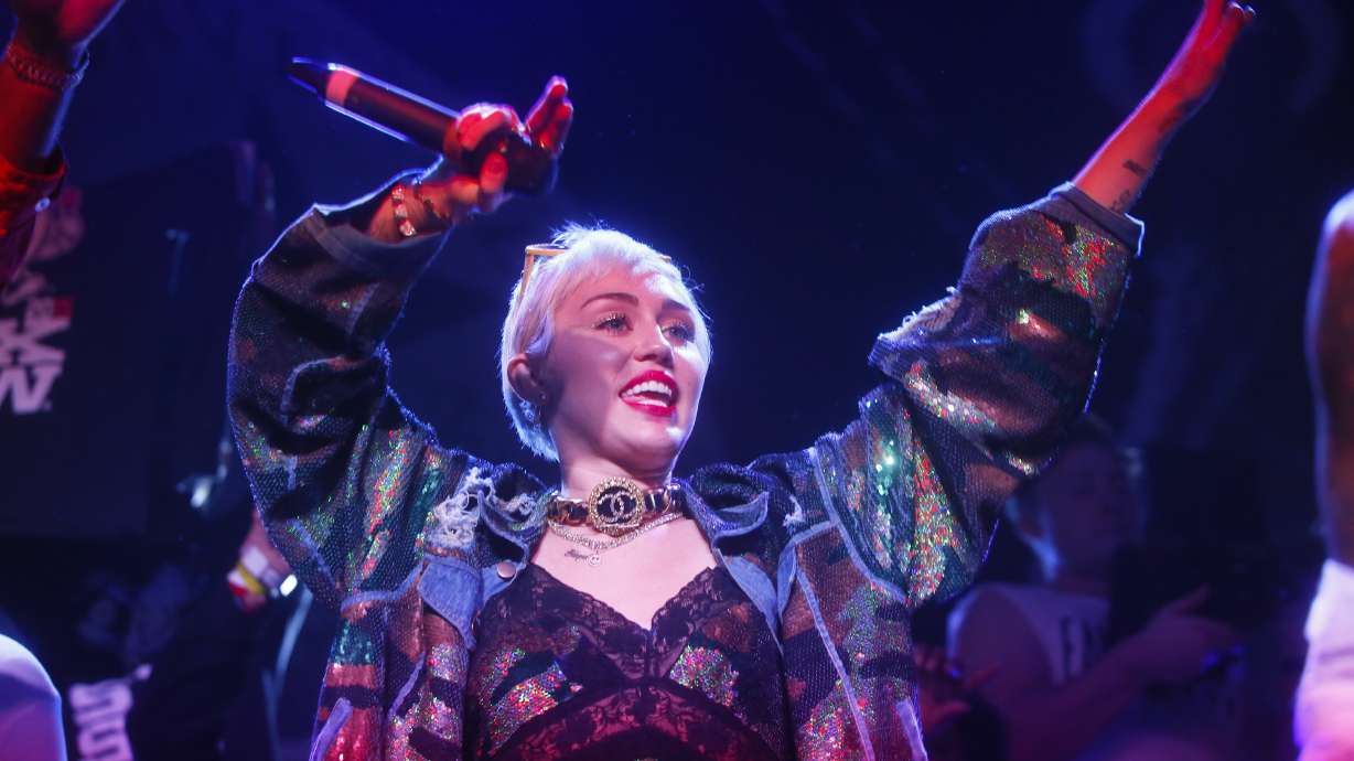 Miley Cyrus to host MTV Video Music Awards