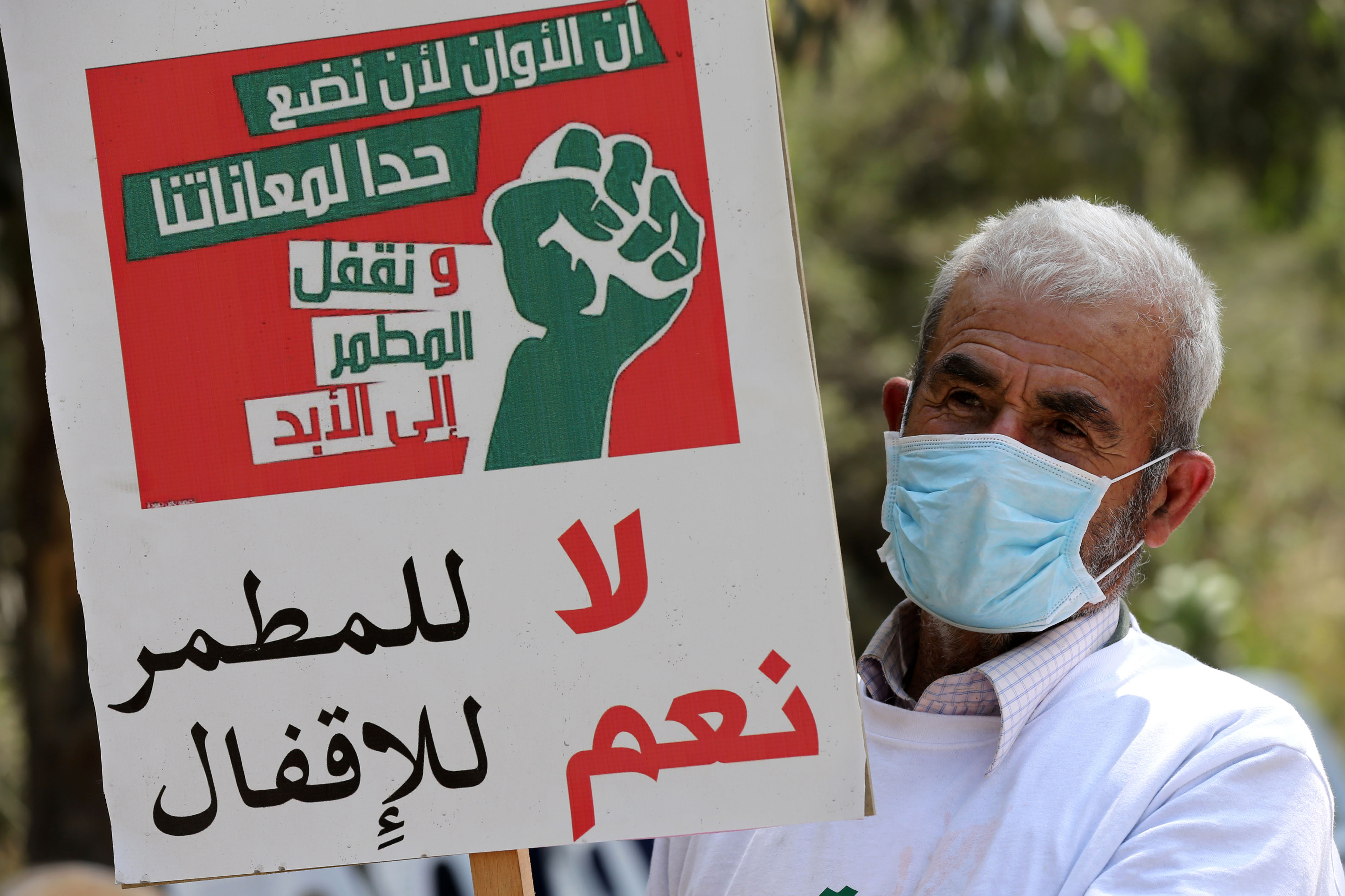 Trash piles in Beirut raise fears of an environmental crisis