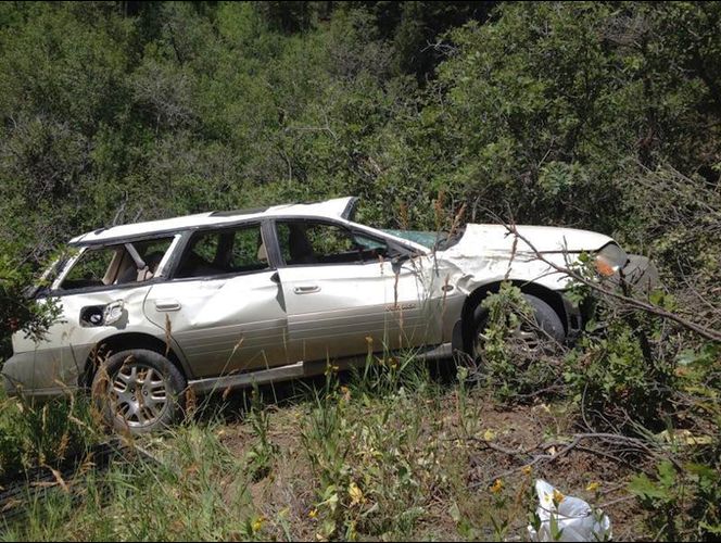 Auto cae 100 pies por un acantilado en Provo, joven en estado crítico