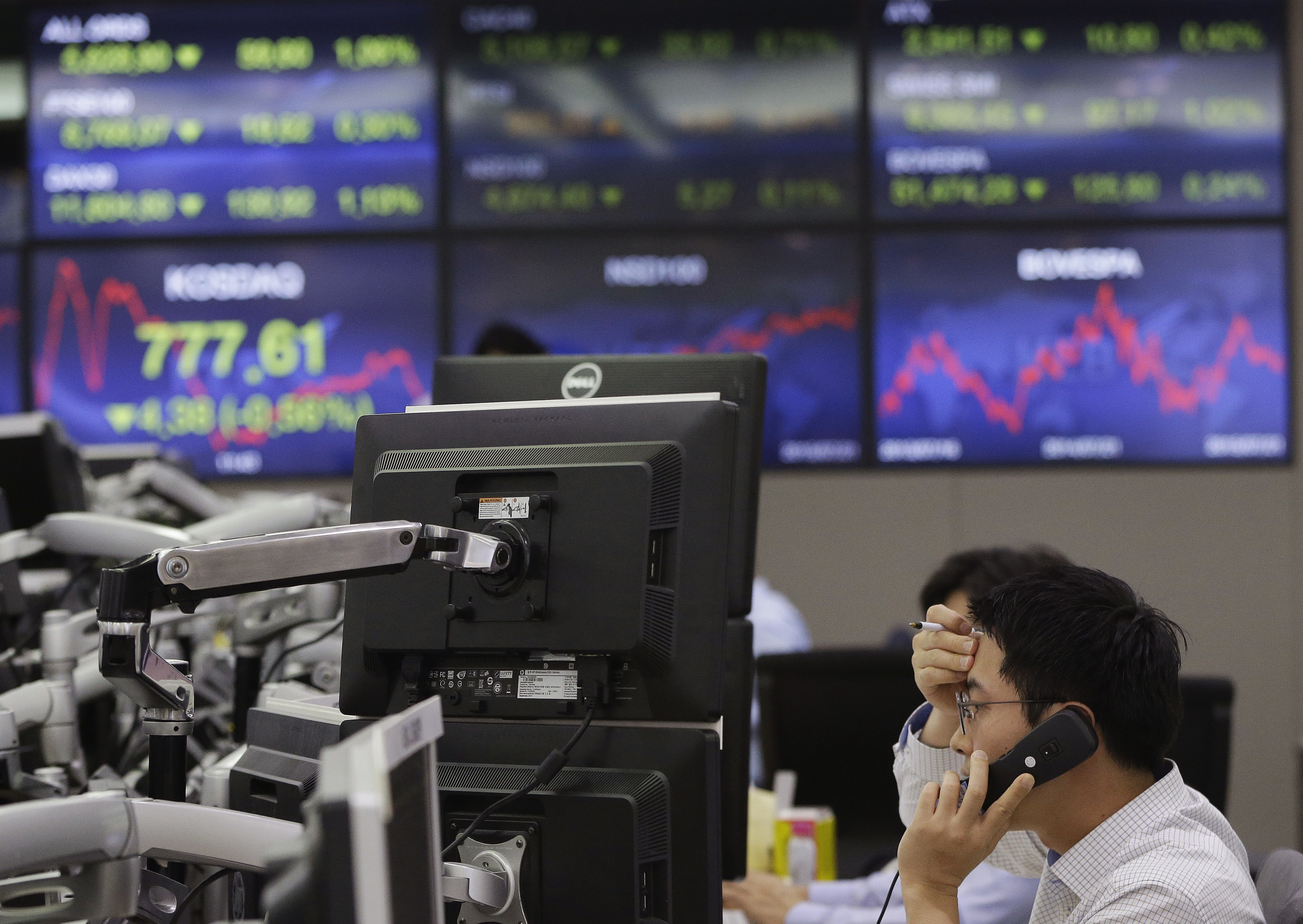 Tech shares lead an early slump for US stocks
