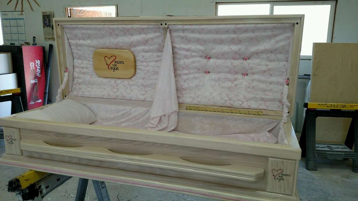 Utah couple donates caskets to families who have lost children