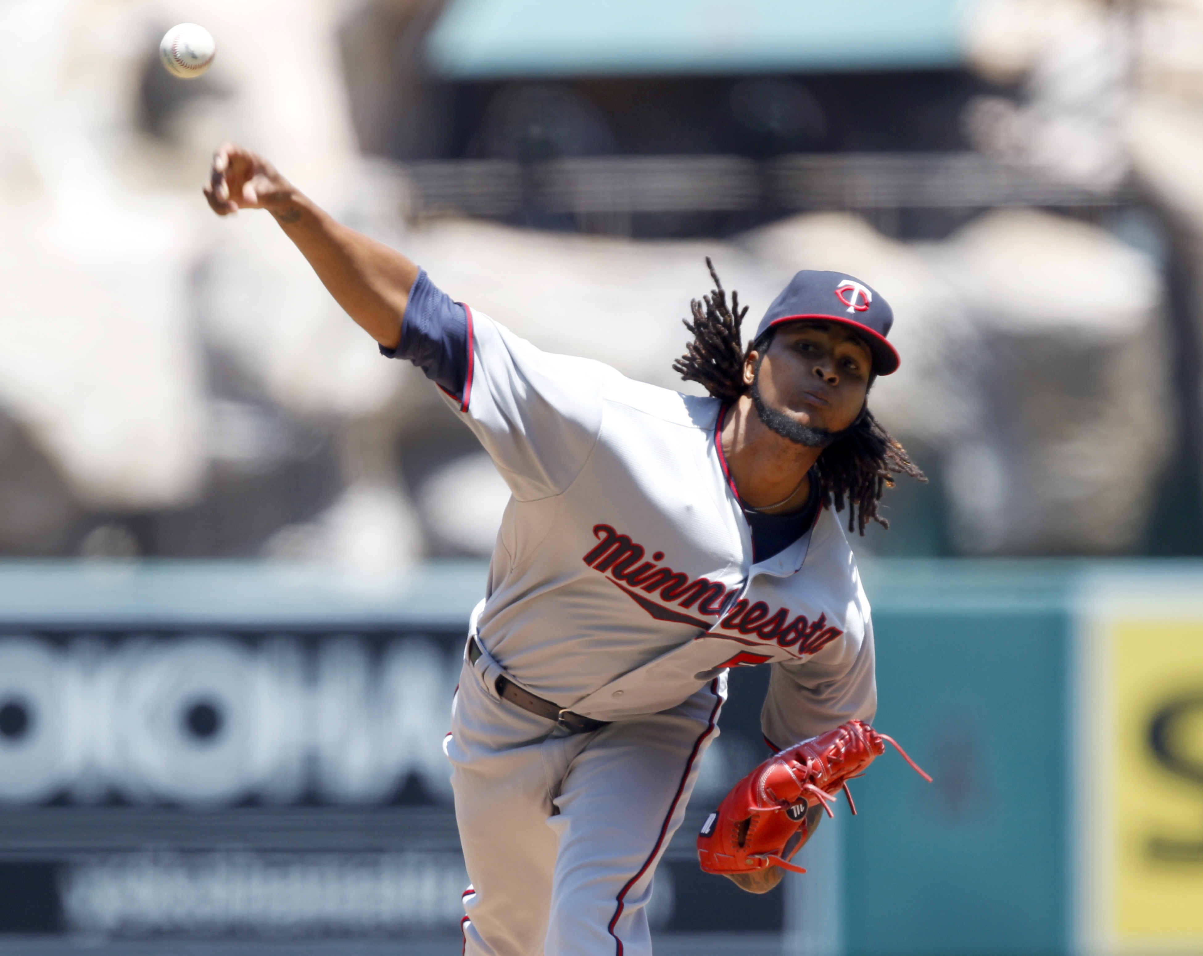 Ervin Santana mows down Angels in 3-0 victory for Twins