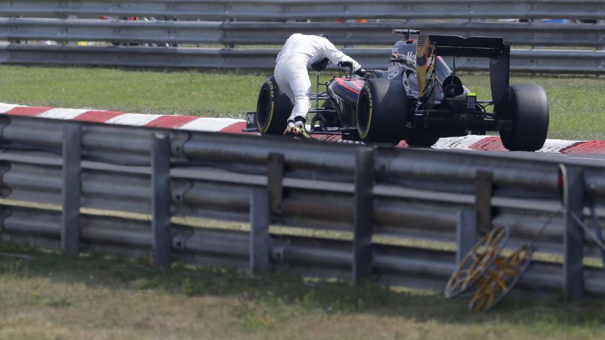 McLaren misery as Alonso stalls, Button fails to make Q2