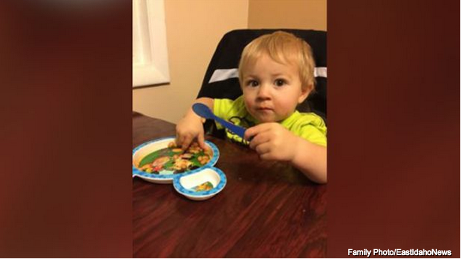 Medios sociales despiertan alborotos alrededor de niño de 2 años aún desaparecido