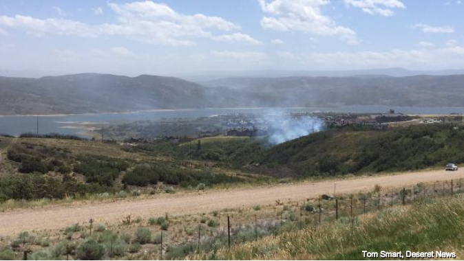 Incendio forestal provoca la evacuación de al menos 100 personas en condominios en UT