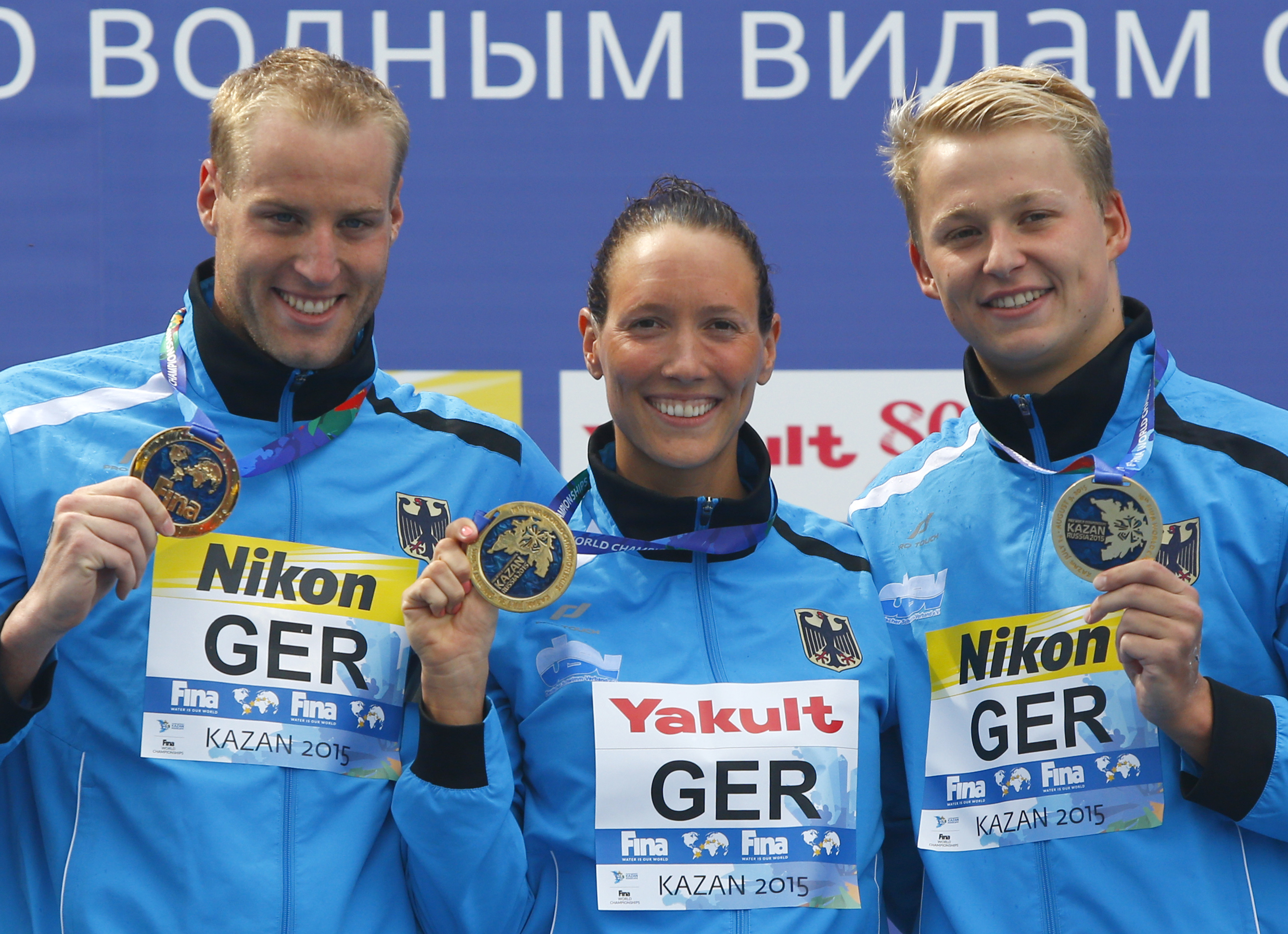 Russia beats US for synchro mixed duet gold at worlds