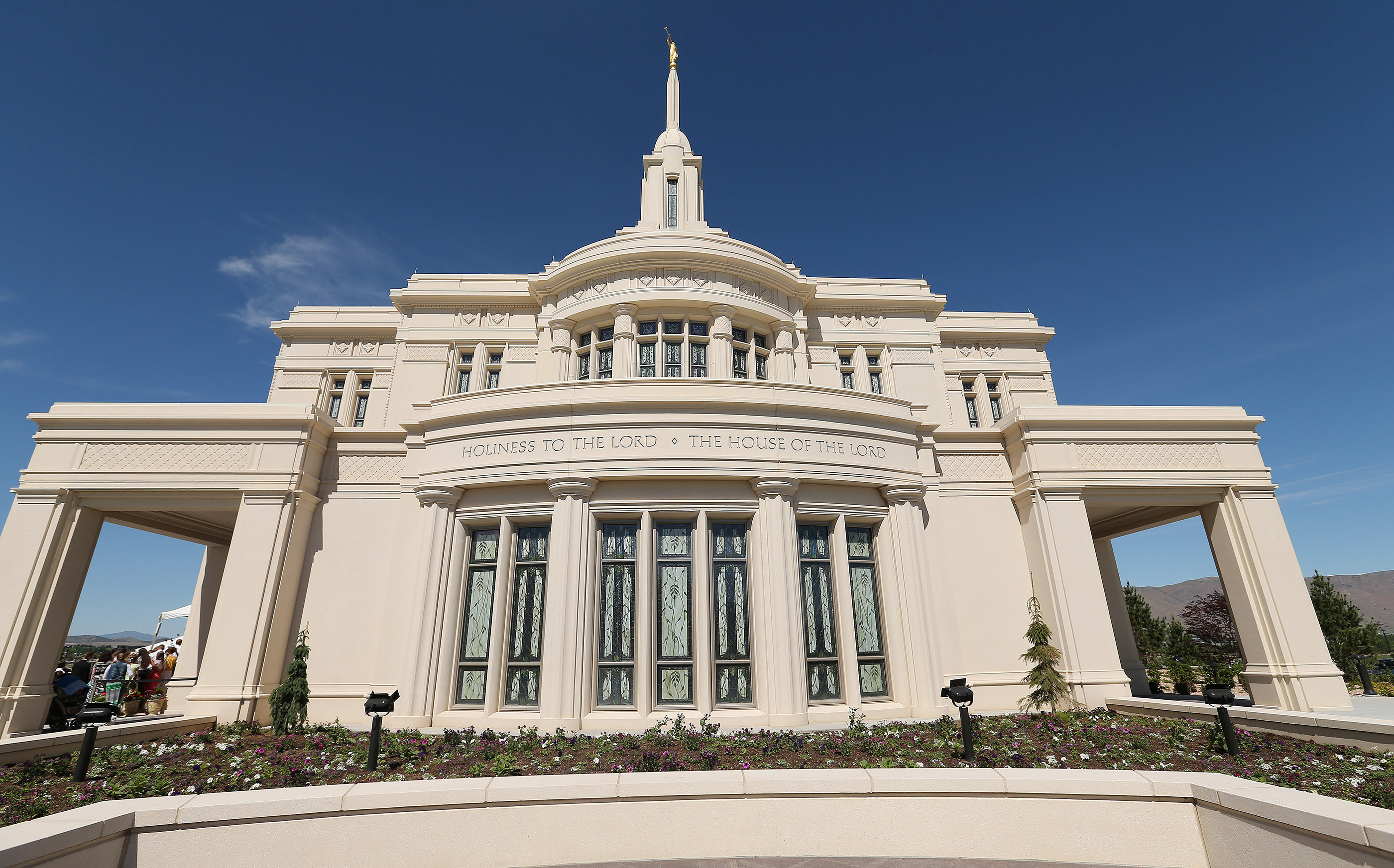 Infographic shows progress of LDS temples being constructed