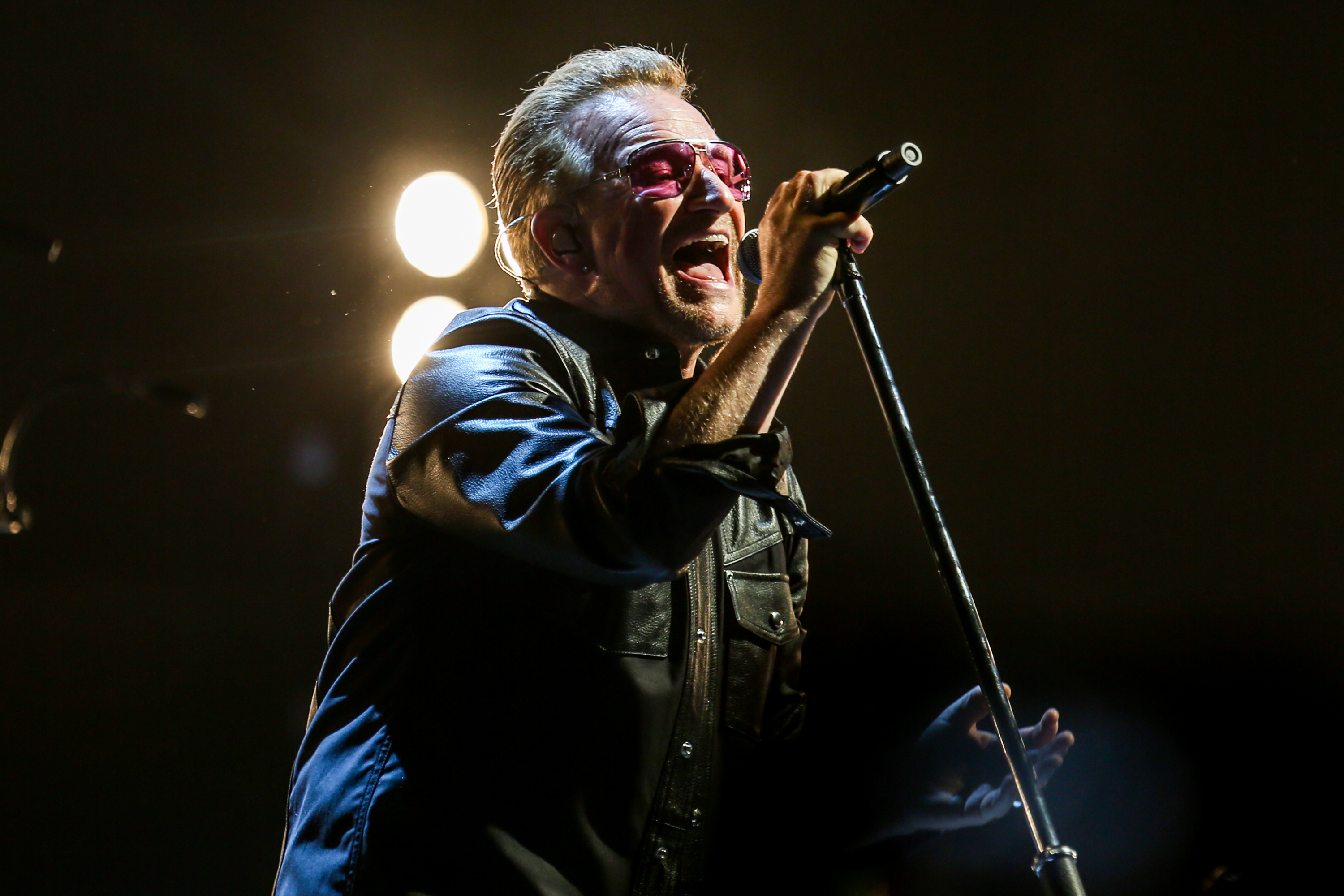 Paul Simon joins U2 onstage at NYC's Madison Square Garden