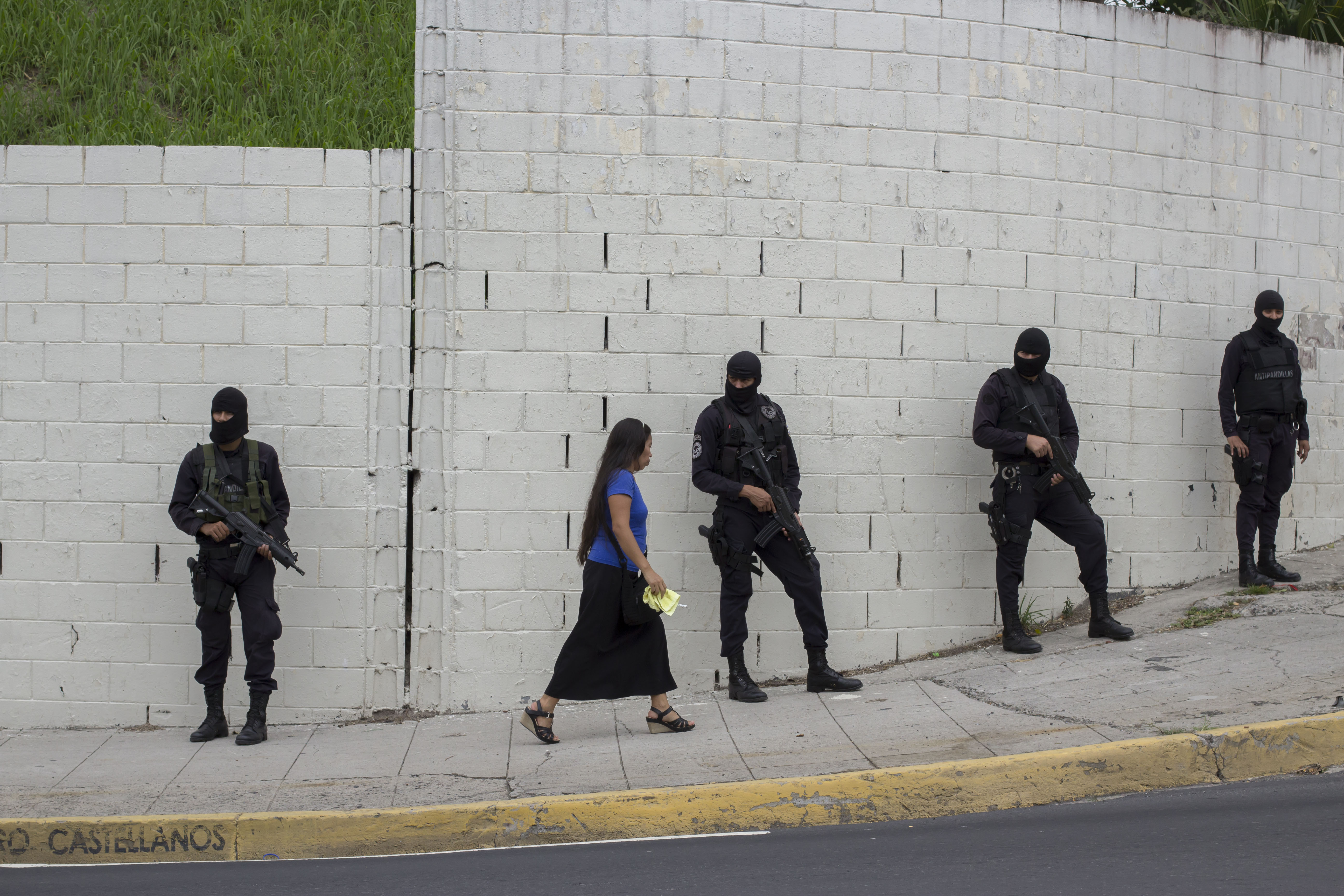 Bus service resumes in San Salvador after driver killings