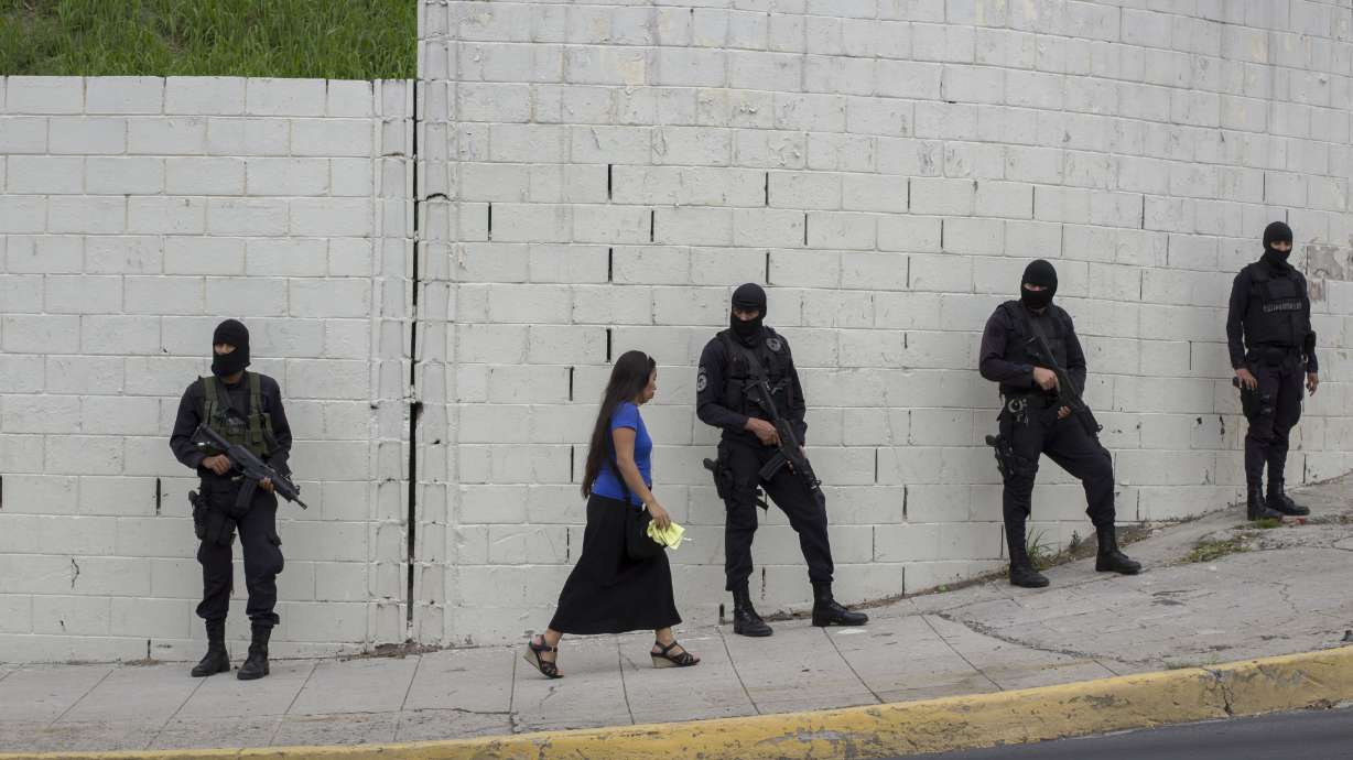 Bus service resumes in San Salvador after driver killings