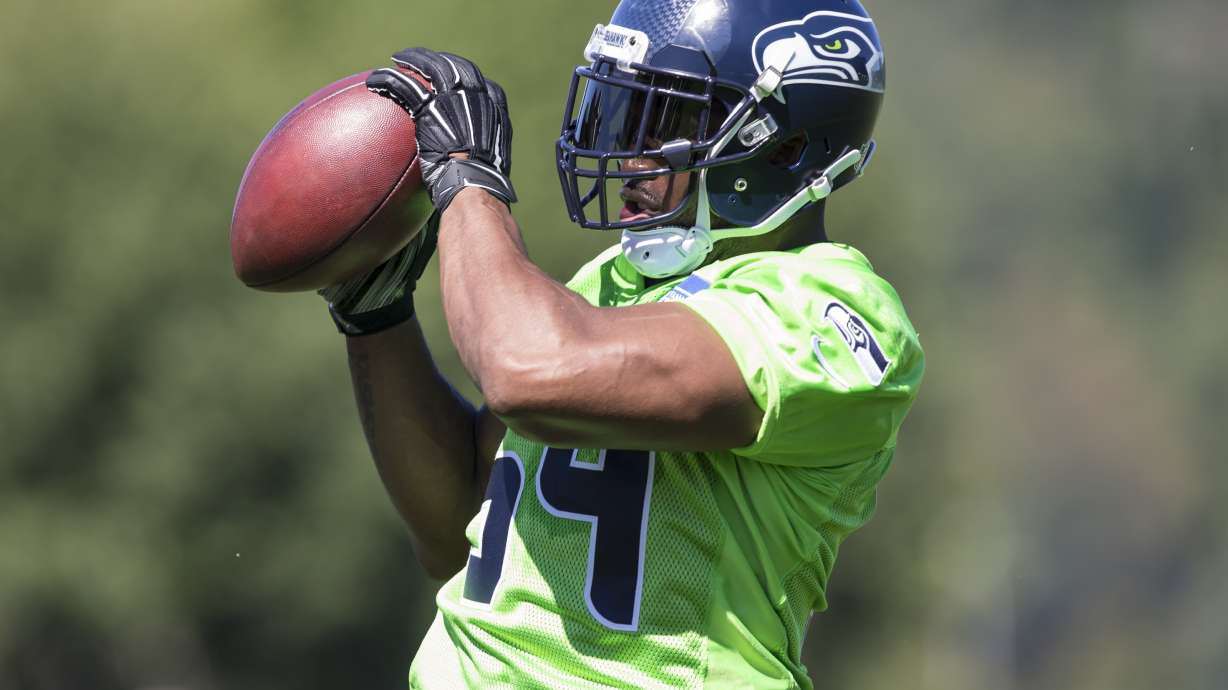 Bennett shows, Chancellor holds out to start Seahawks camp