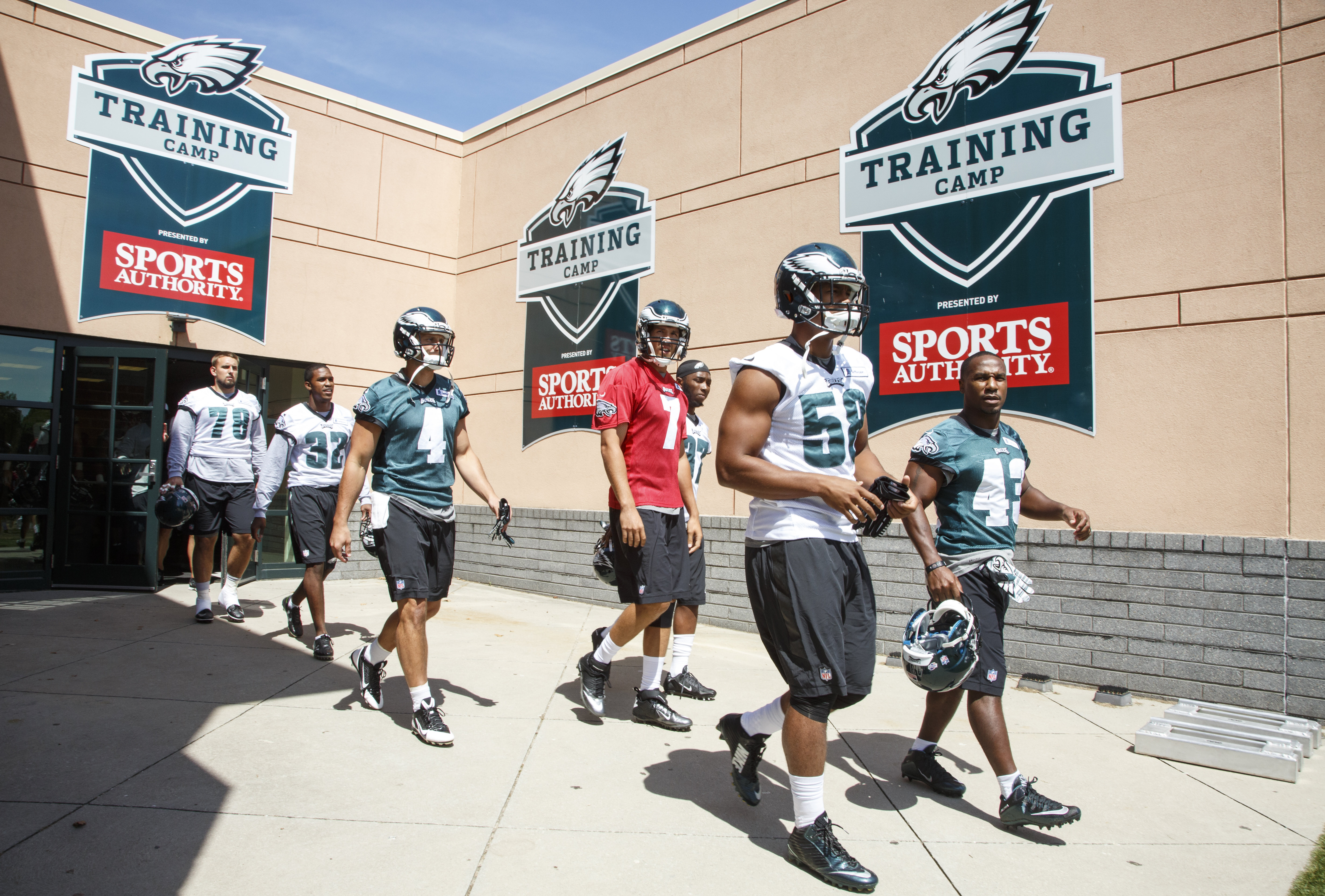 Sam Bradford doesn't hold back in practice with Eagles