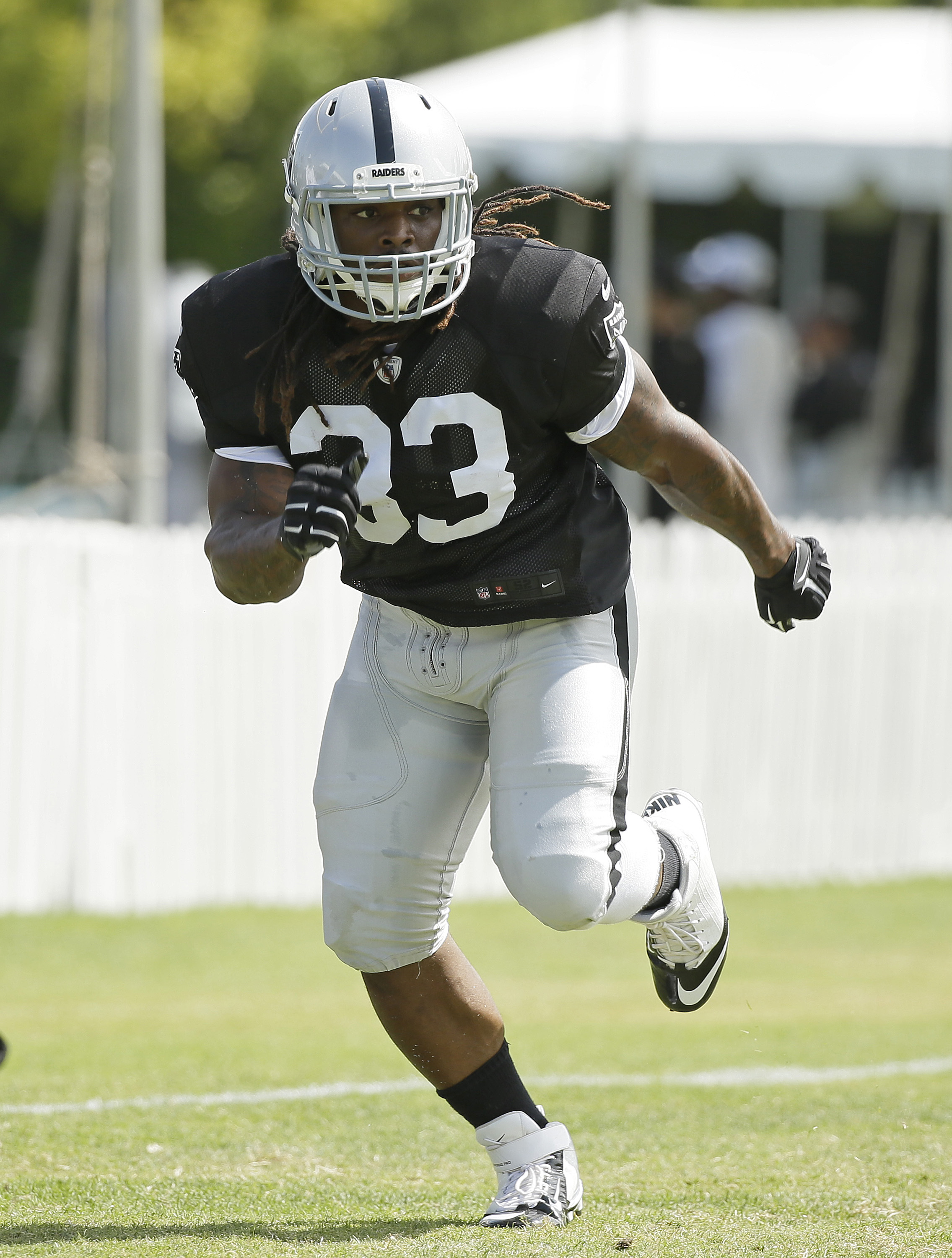 Raiders' Trent Brown practices for first time at camp