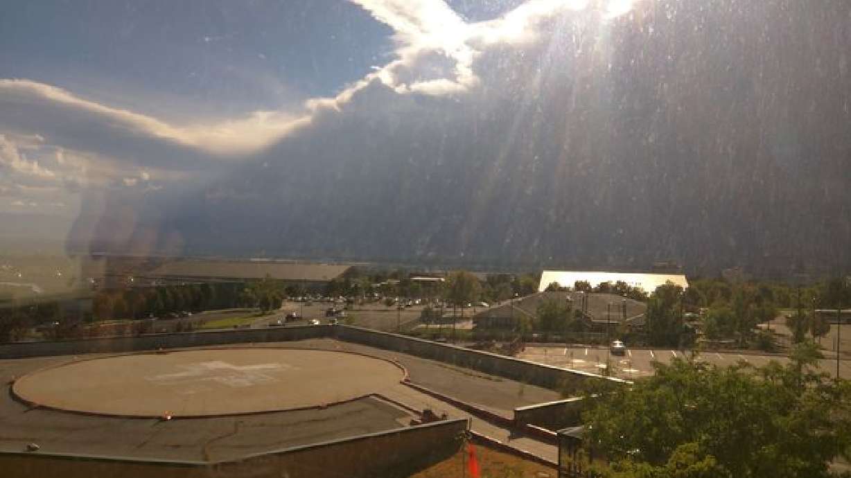 Poderosa tormenta azota UT causando daños y privando de electricidad a muchos