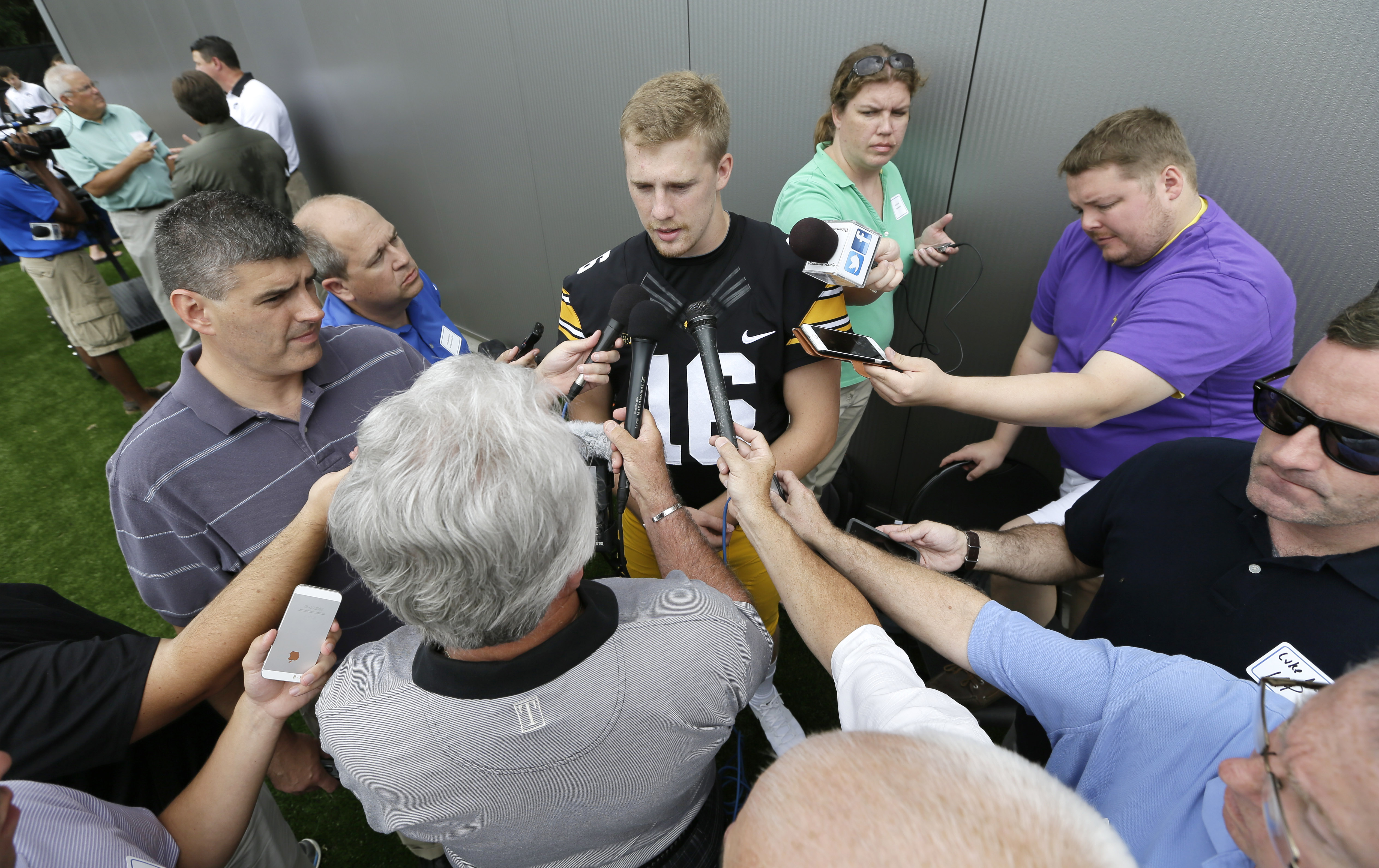 Iowa turns to CJ Beathard at quarterback