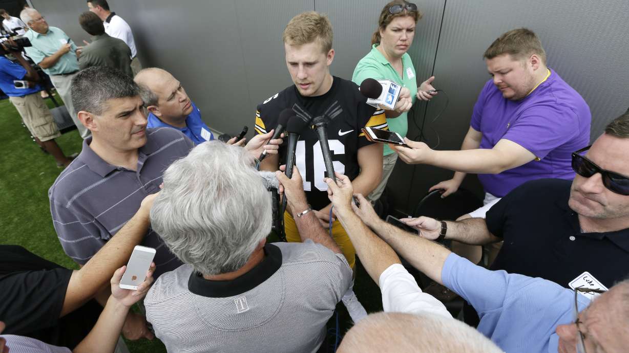 Iowa turns to CJ Beathard at quarterback