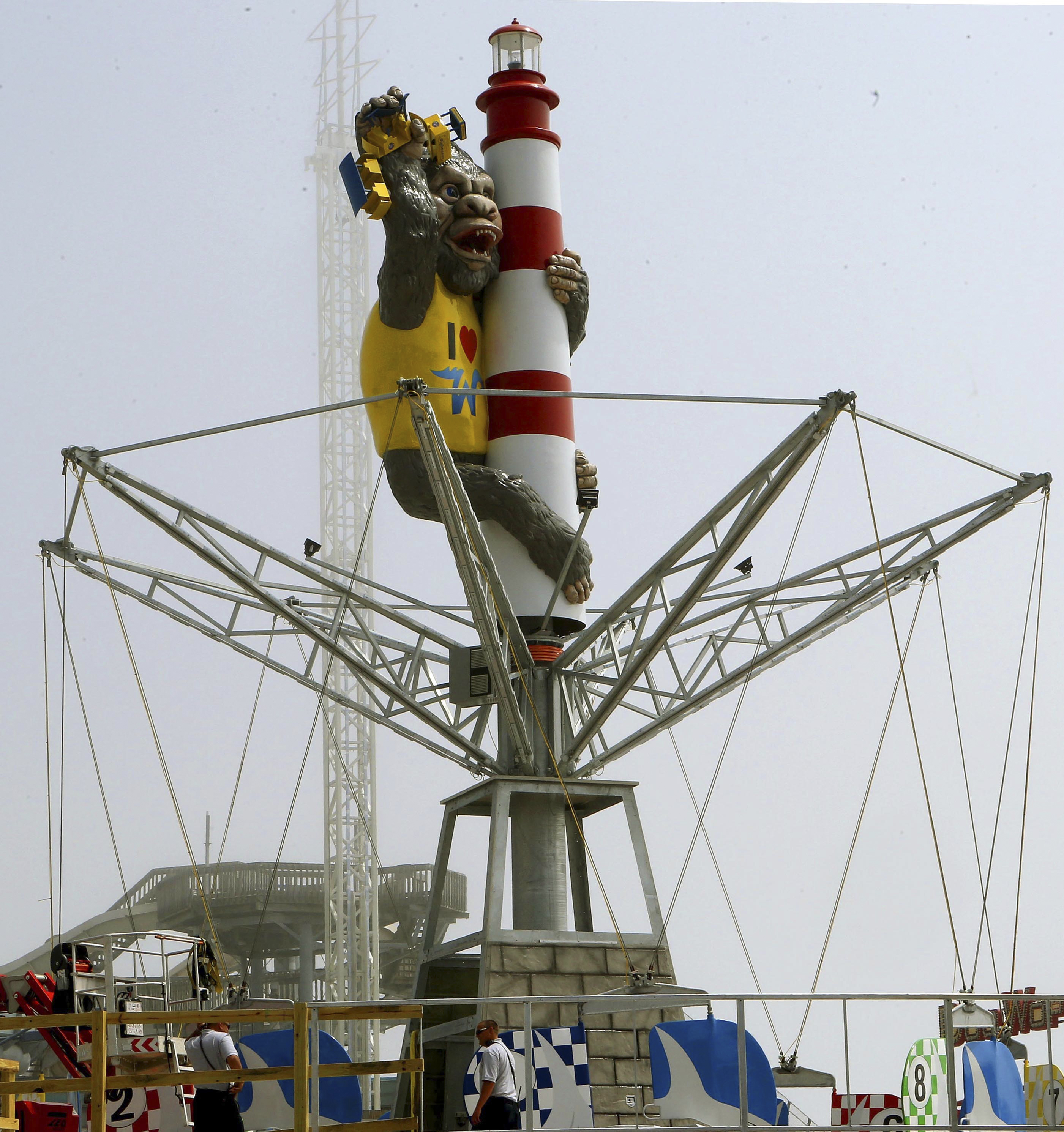 In King Kong, boardwalk amusement pier embraces the kitsch