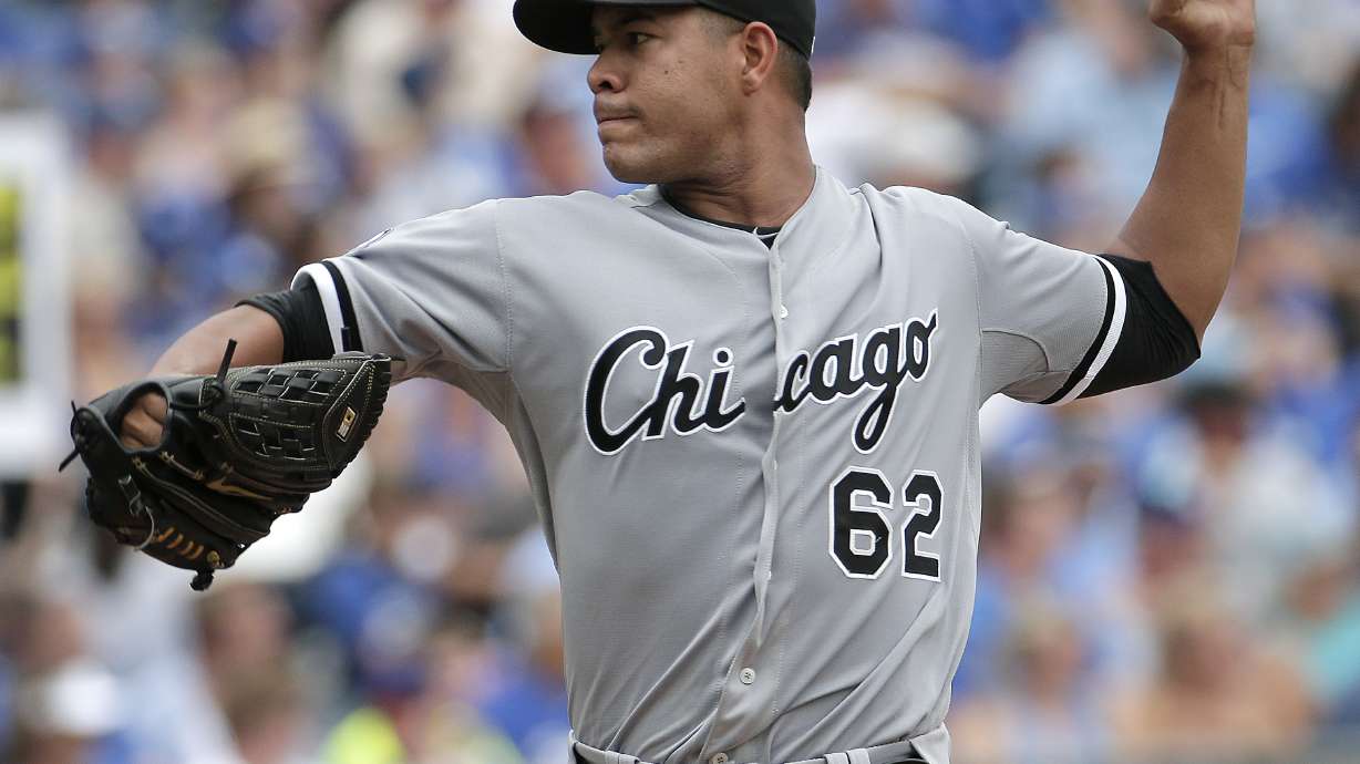 Rios beats tag in 8th, Royals sweep White Sox