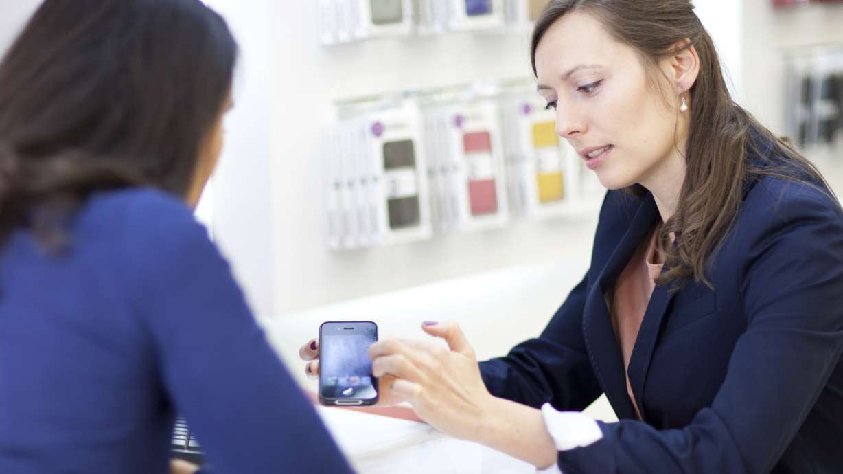 Is leasing my cellphone really a good idea?