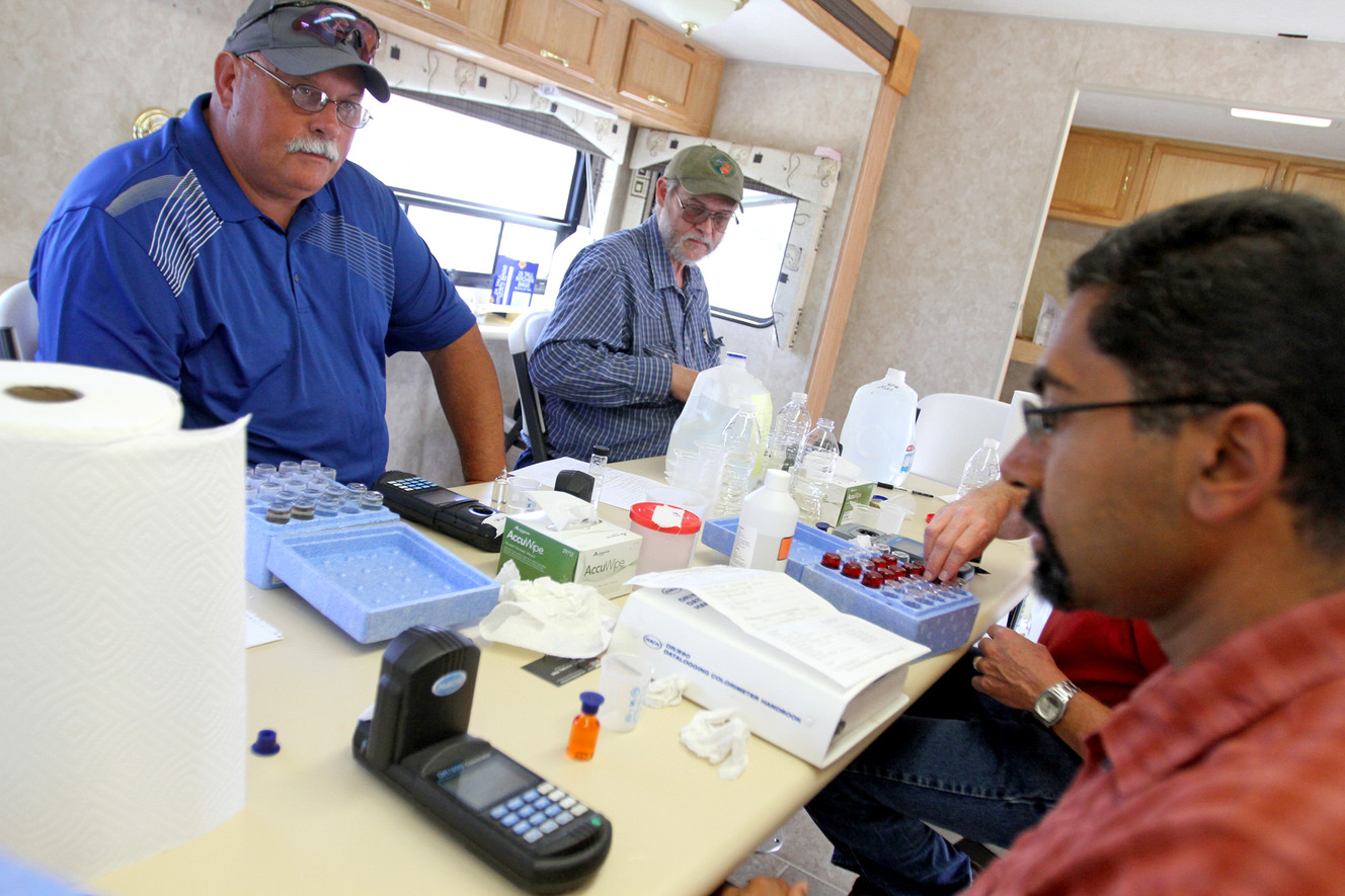 New Mexico Environment Department engineers, technicians and scientists test the people's water on Monday, Aug. 10, 2015, at San Juan County's Lee Acres Sheriff's substation in Farmington, N.M. (Photo: Alexa Rogals, The Daily Times)