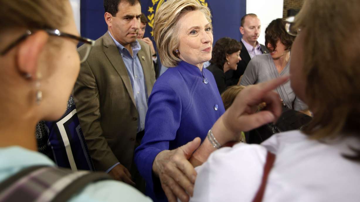 Clinton relents, gives up possession of private email server