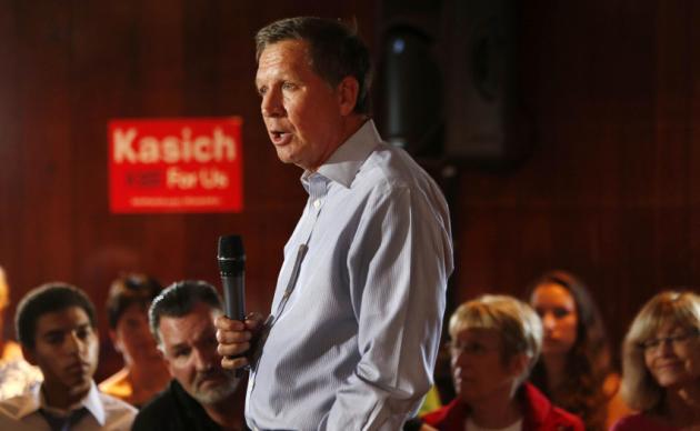 Republicano Kasich dice que inmigrantes "contribuyen" a EEUU