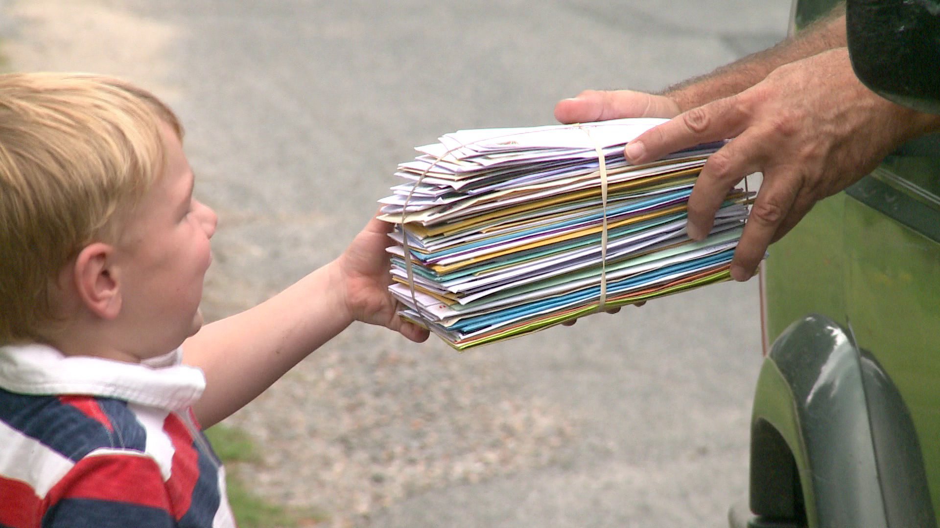 Sick 4-year-old has heartwarming reaction to get well cards