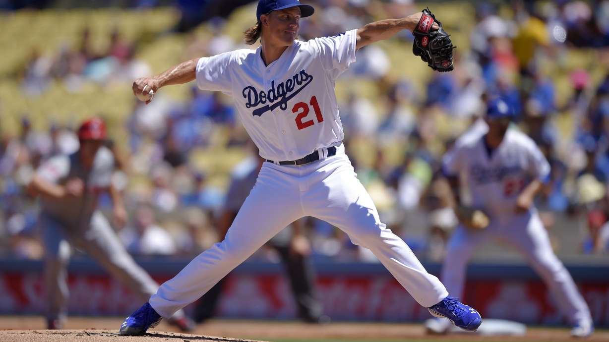 Greinke dominates, hits go-ahead HR as Dodgers beat Reds 2-1