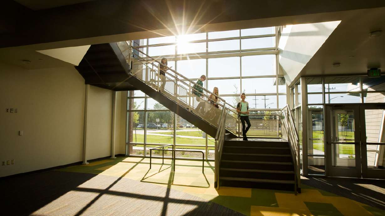 New Sandy middle school opens doors after 2 years of construction