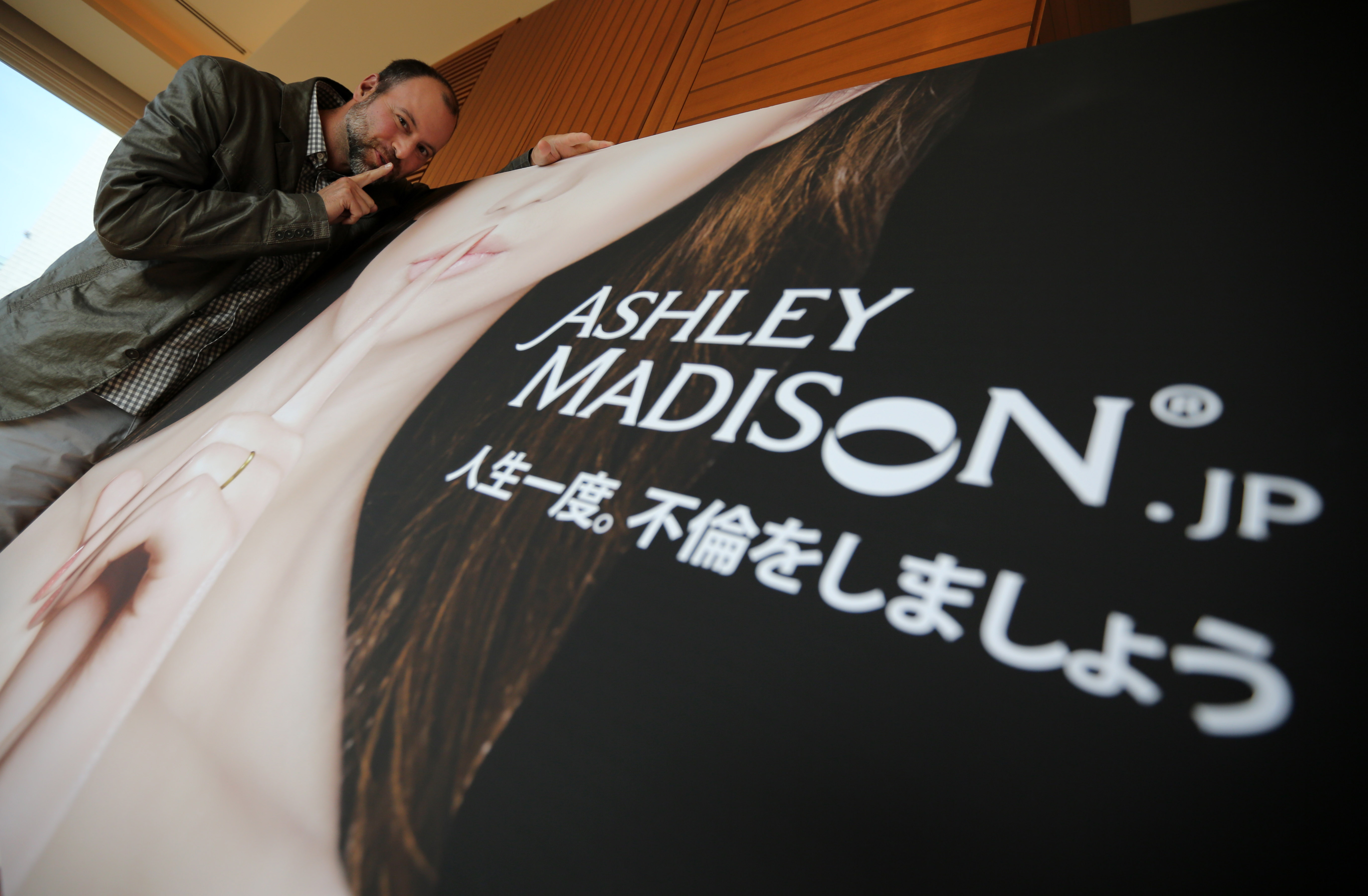 Ashley Madison CEO steps down in wake of hacking