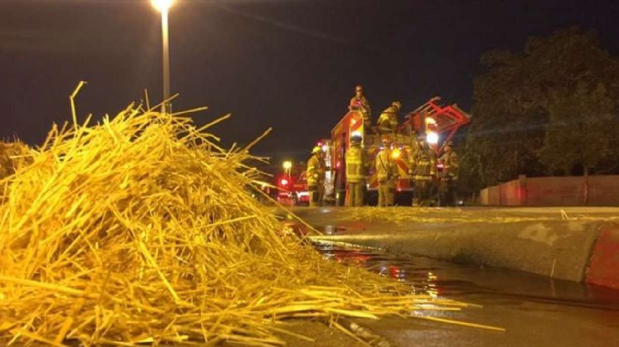 Mujer prende fuego a 2 camiones transportando paja en Midvale al lado de estación de TRAX