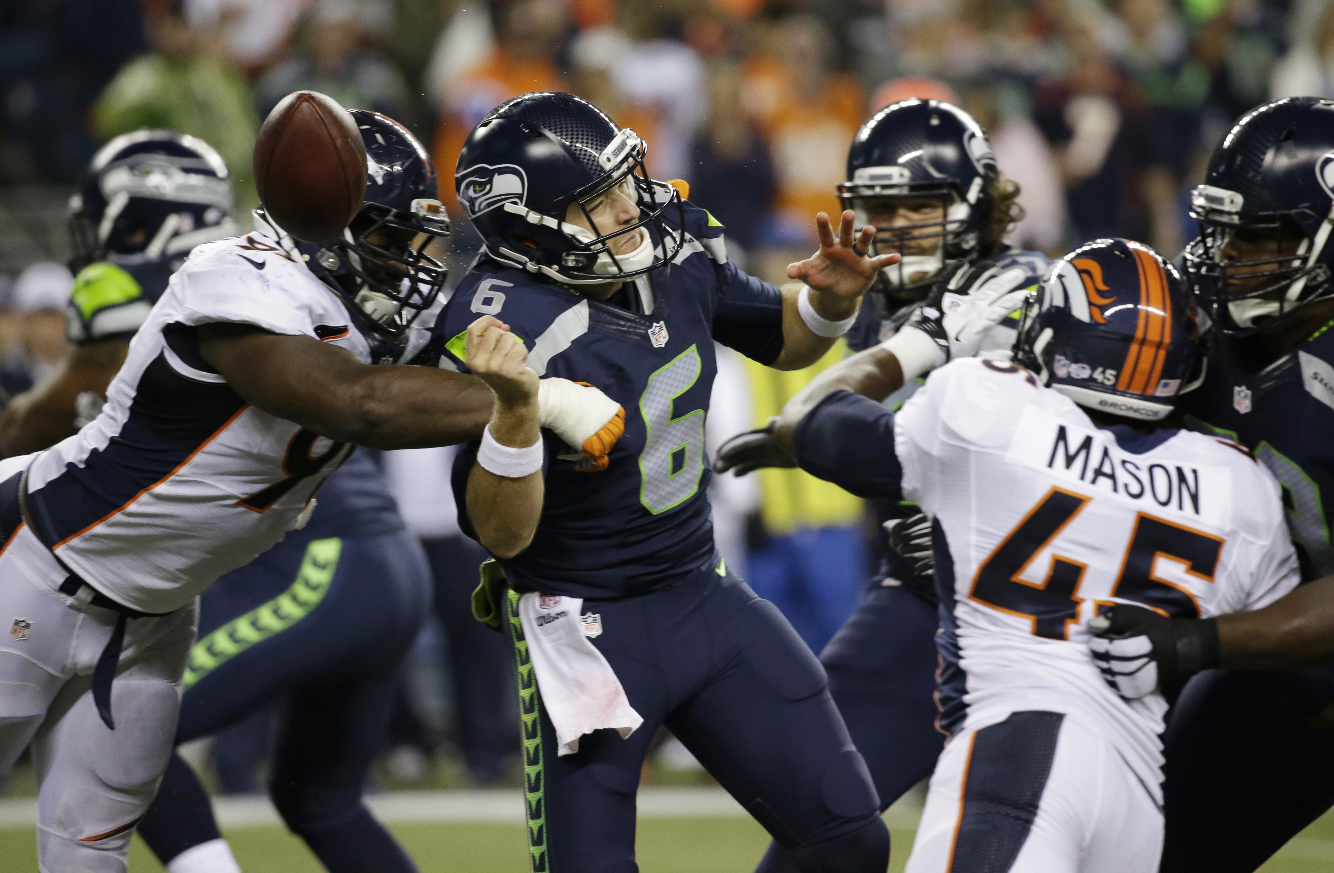 Broncos DE Kenny Anunike needs a knee scoped