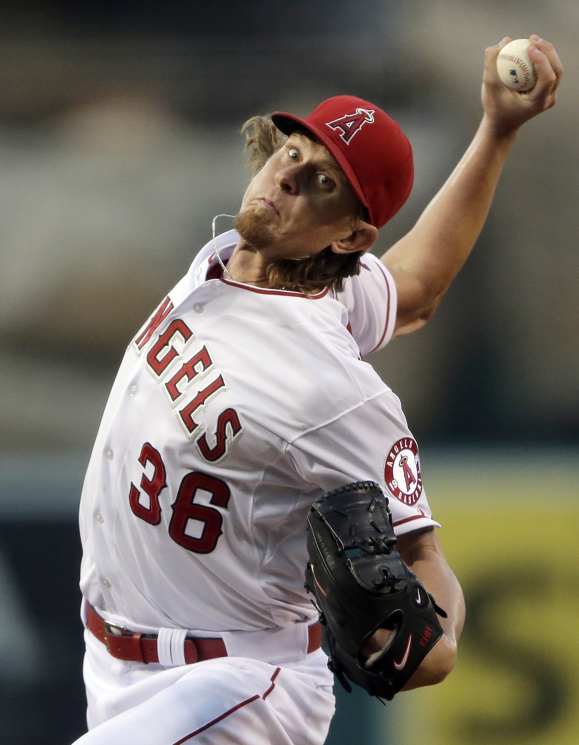 Weaver delivers, Perez HRs in Angels' 1-0 win over White Sox