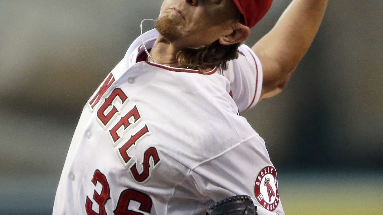 Weaver delivers, Perez HRs in Angels' 1-0 win over White Sox