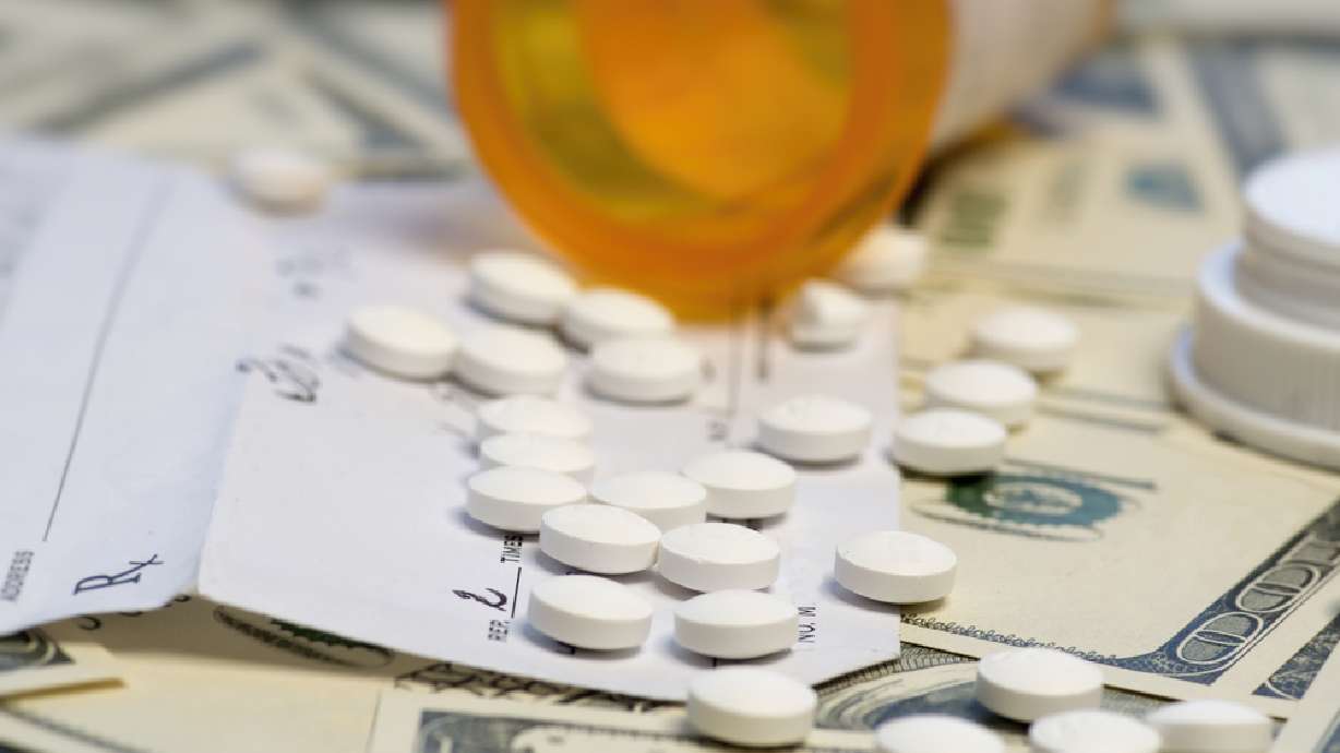 Poll: Majority in US wants gov't to curb prescription costs
