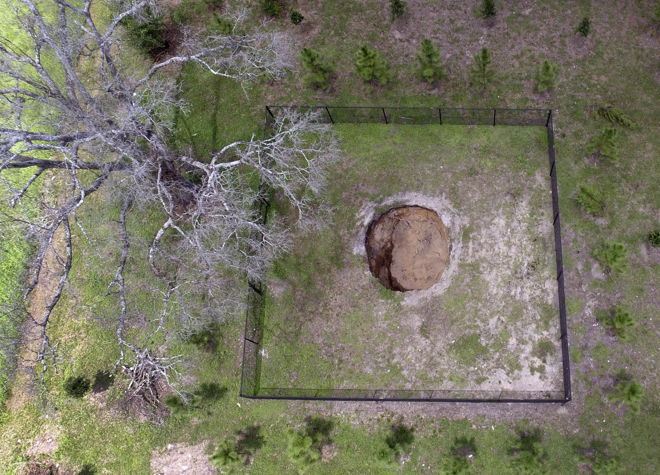 Engineers to fill fatal sinkhole that reopened in Florida